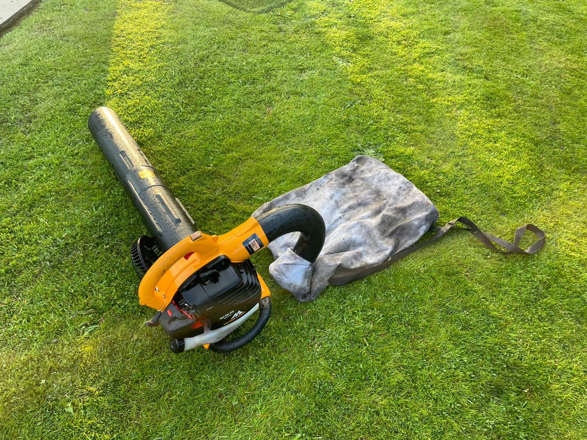 McCULLOCH GBV 325 HAND HELD LEAF VACUUM BLOWER, GOOD COMPRESSION *NO VAT* - Image 3 of 3