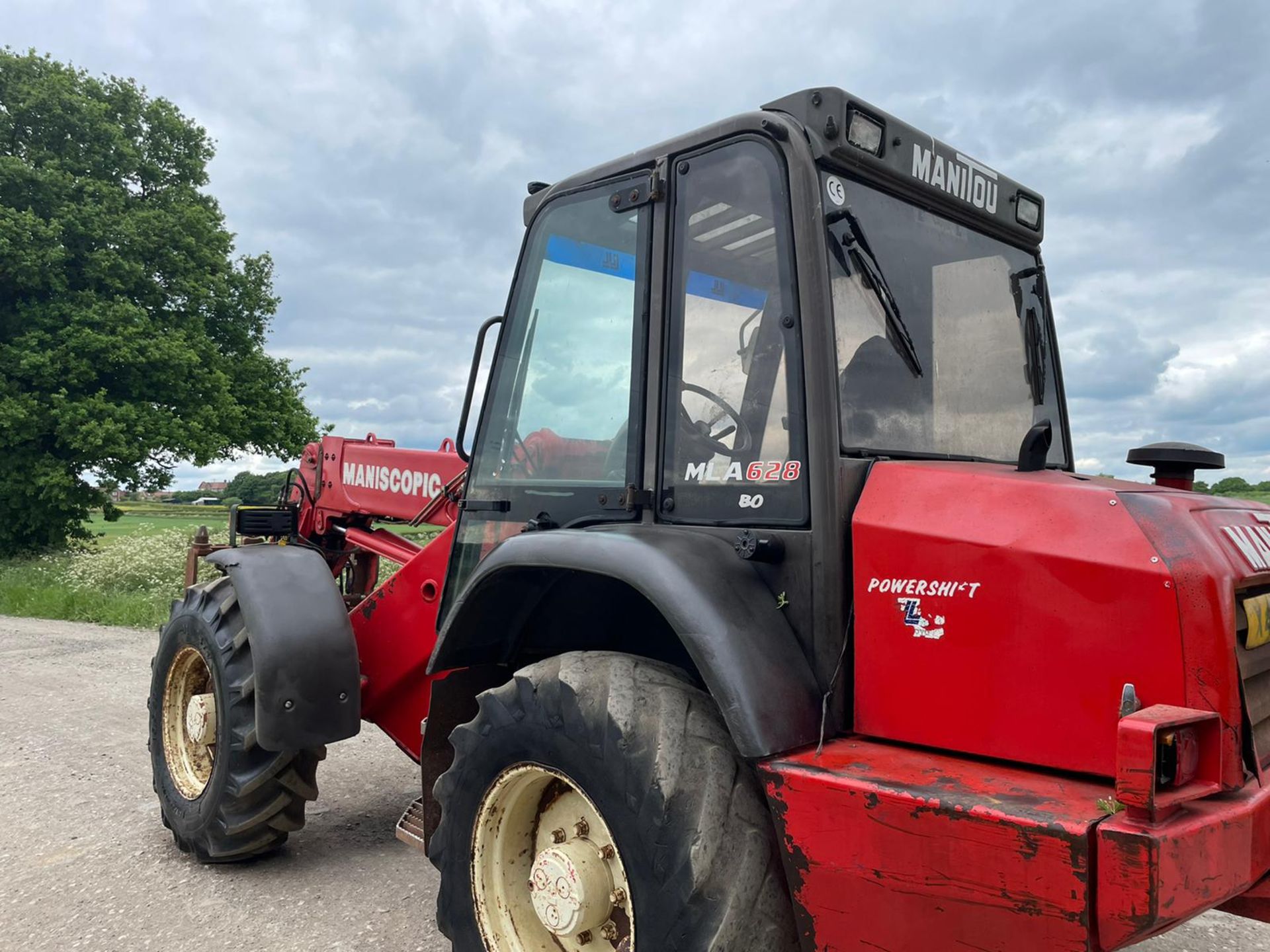 2000 MANITOU MLA 628 ARTICULATED TELESCOPIC TELEHANDLER, RUNS DRIVES AND LIFTS *PLUS VAT* - Image 5 of 13