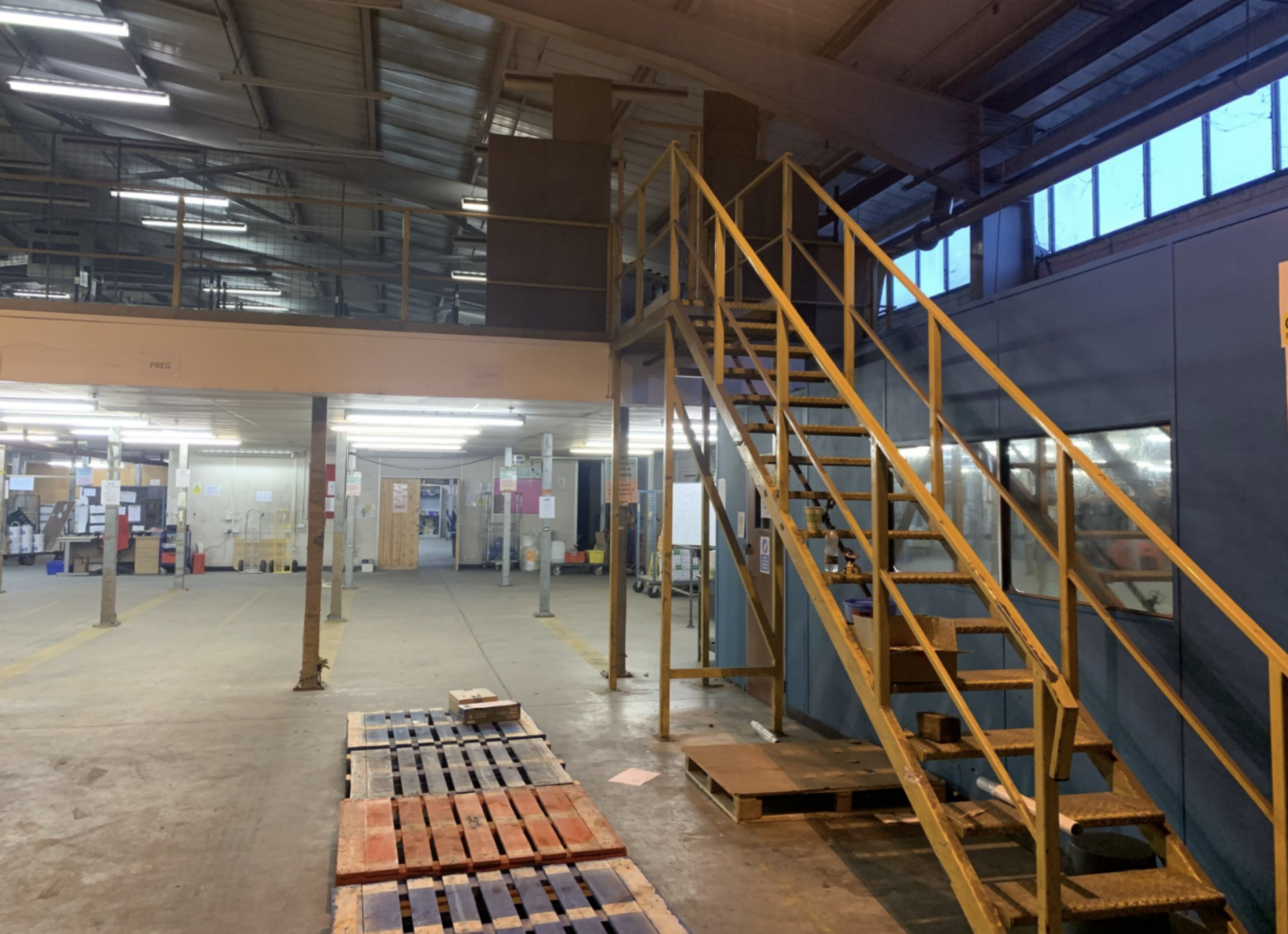 £500,000 MEZZANINE FLOOR 80m x 28m 3 stairs and loading bay inc - Image 13 of 21