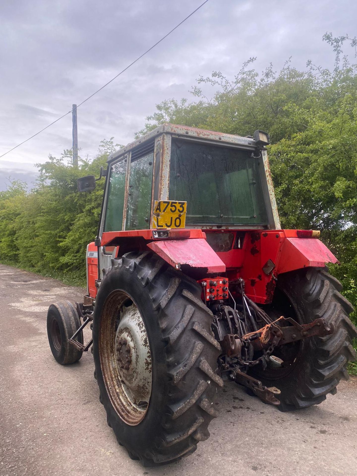 MASSEY FERGUSON 698 TRACTOR, RUNS AND DIGS, 78HP, GLASS CAB *PLUS VAT* - Image 6 of 7