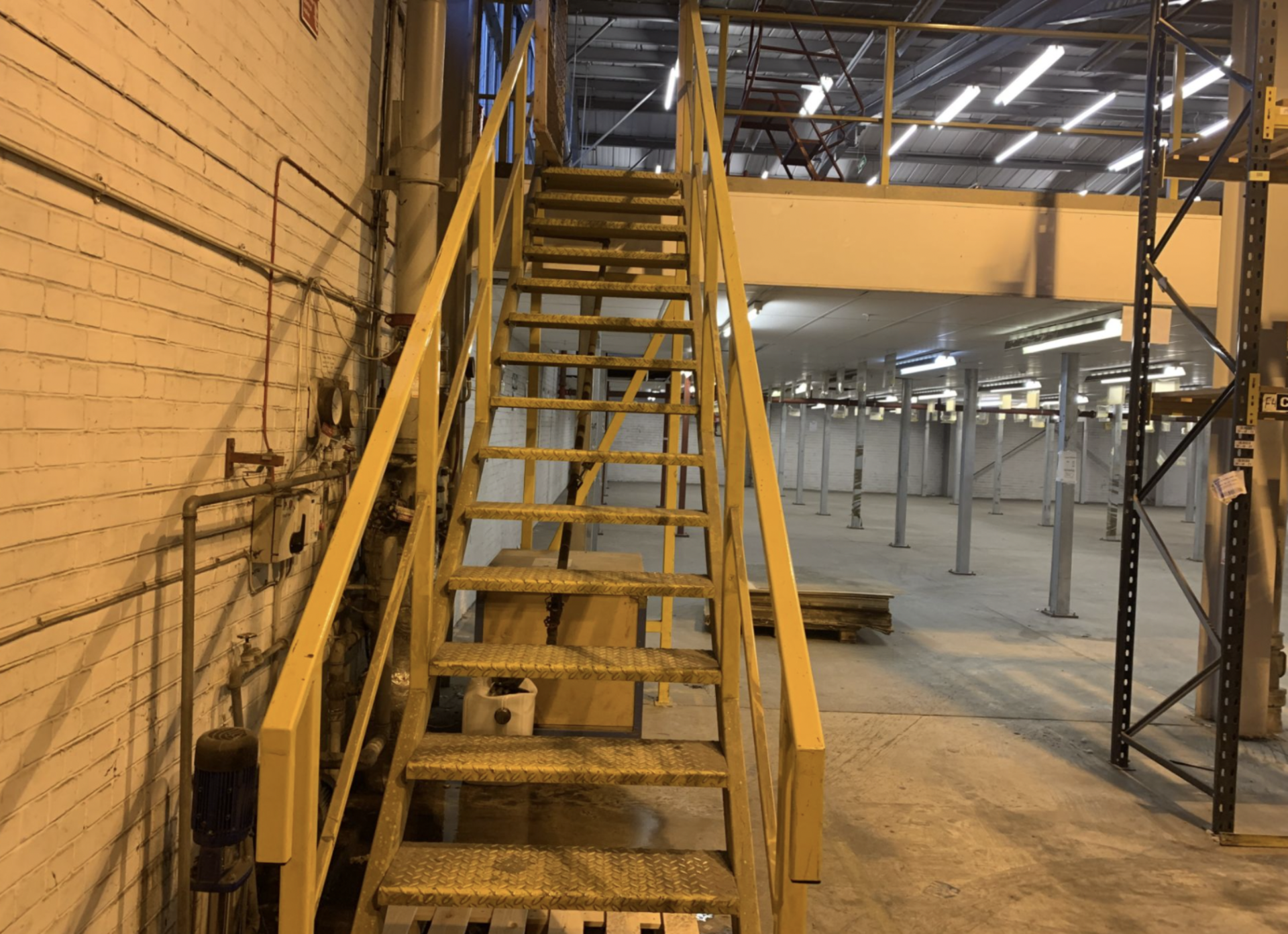 £500,000 MEZZANINE FLOOR 80m x 28m 3 stairs and loading bay inc - Image 3 of 21
