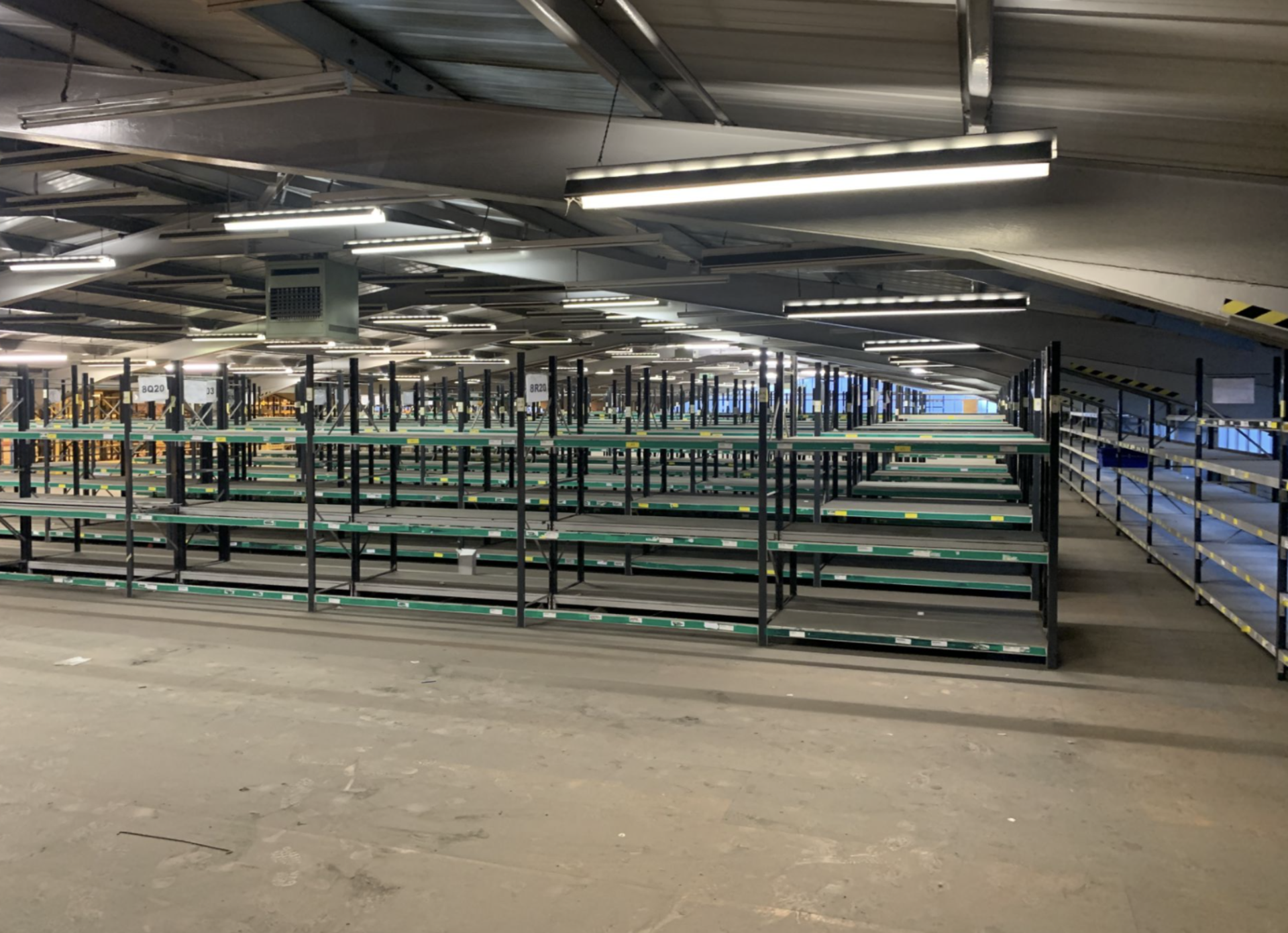 £500,000 MEZZANINE FLOOR 80m x 28m 3 stairs and loading bay inc - Image 17 of 21