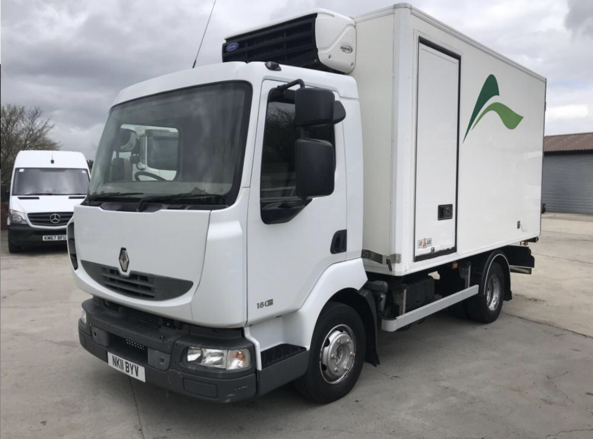 2011 RENAULT MIDLUM 180DXI REFRIGERATED TRUCK WITH SIDE DOOR, SHOWING 694136.2 KM *PLUS VAT* - Image 2 of 15