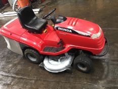 HONDA V-TWIN 2620 RIDE ON LAWN MOWER, HYDROSTATIC, STARTS AND RUNS, ELECTRIC TIP, ONLY 200.1 HOURS