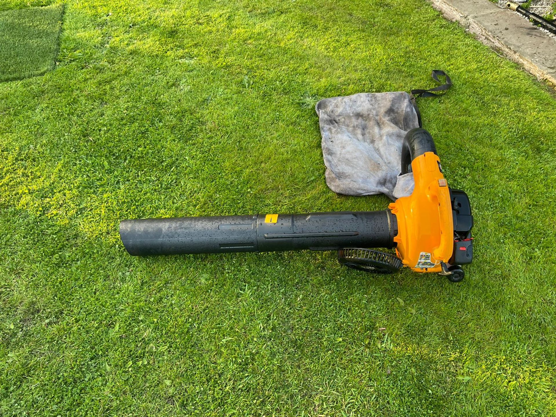 McCULLOCH GBV 325 HAND HELD LEAF VACUUM BLOWER, GOOD COMPRESSION *NO VAT* - Image 2 of 3