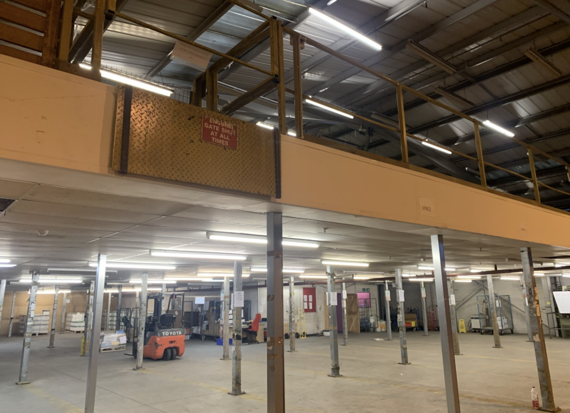 £500,000 MEZZANINE FLOOR 80m x 28m 3 stairs and loading bay inc - Image 11 of 21