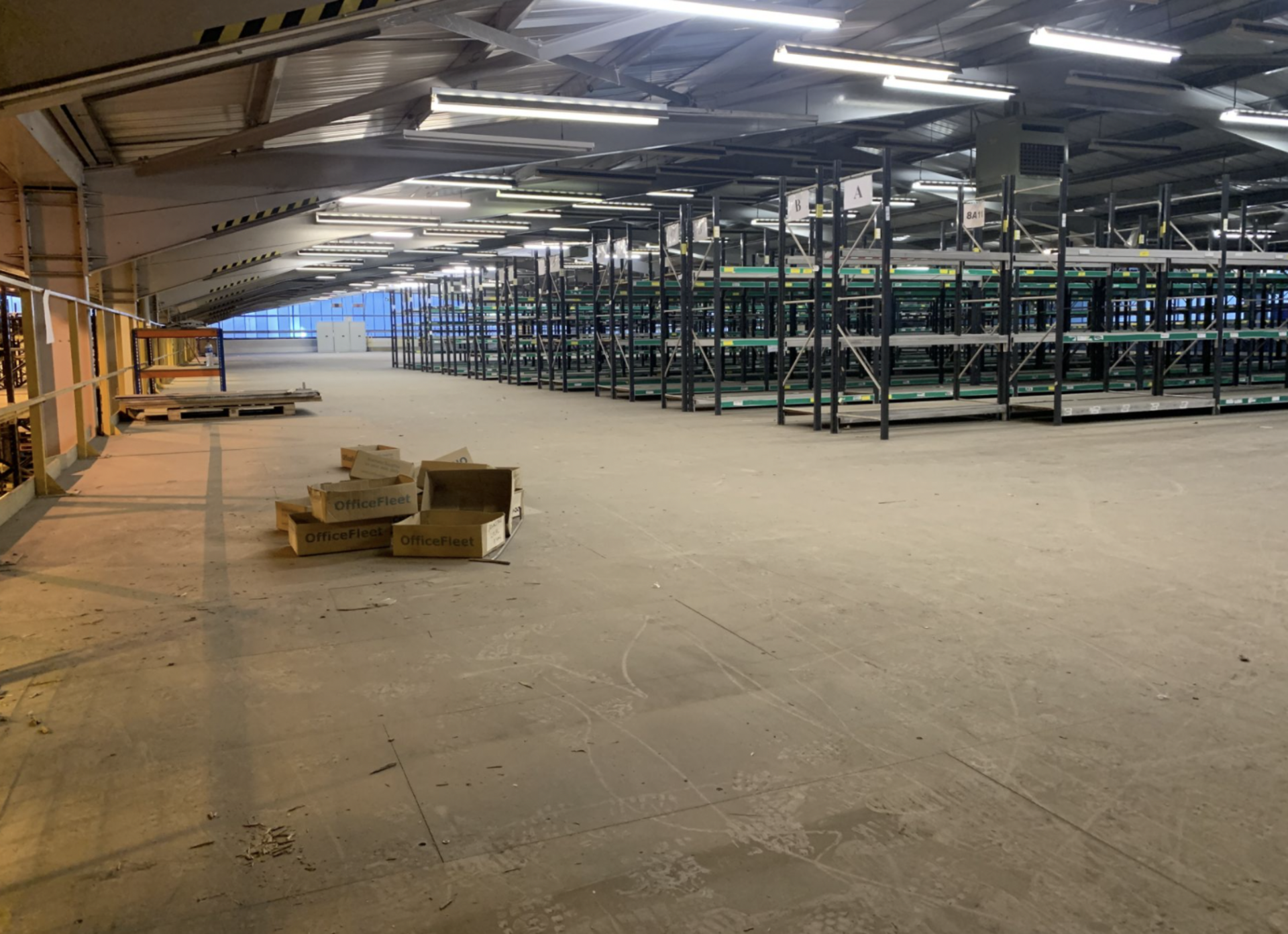 £500,000 MEZZANINE FLOOR 80m x 28m 3 stairs and loading bay inc - Image 19 of 21