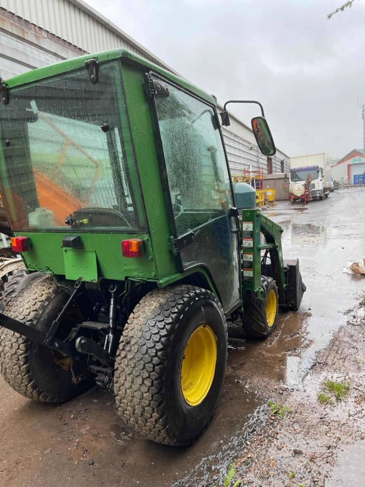 JOHN DEERE 4100 LOADER TRACTOR, 4 WHEEL DRIVE, RUNS, WORKS AND LIFTS *PLUS VAT* - Image 2 of 8