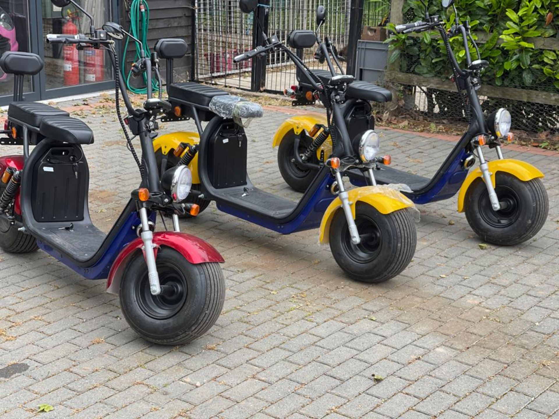 NEW ELECTRIC SCOOTER, WIDE FATBOY TYRES, 1500W 60V 45km/h, CAN BE ROAD REGISTERED *PLUS VAT* - Image 4 of 18