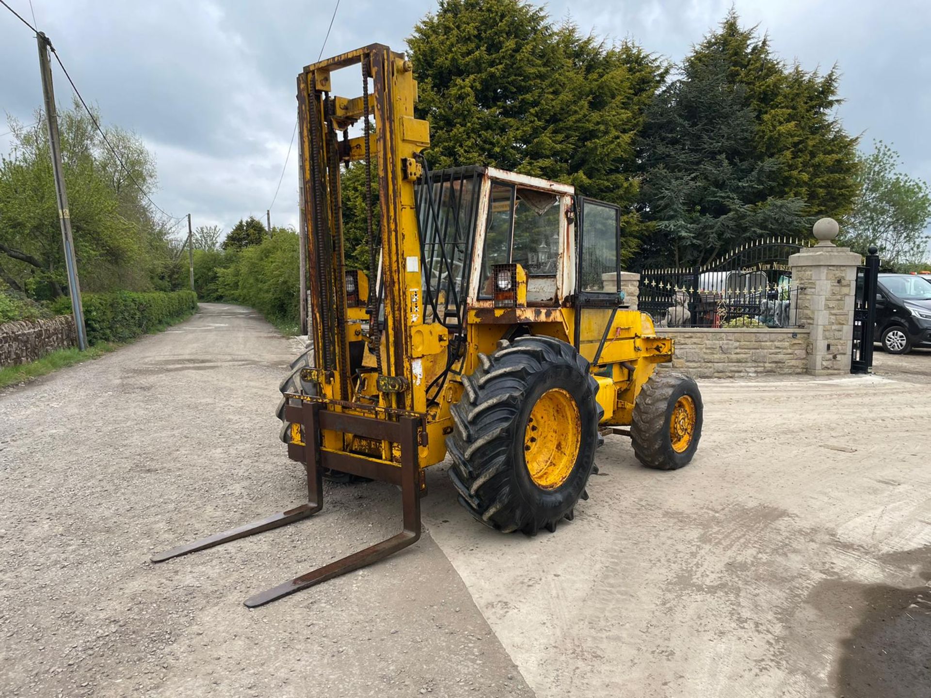 JCB 926 ALL TERRAIN FORKLIFT, RUNS DRIVES AND LIFTS, ALL GEARS WORK, HYDRAULIC SHIFT *PLUS VAT* - Image 5 of 10