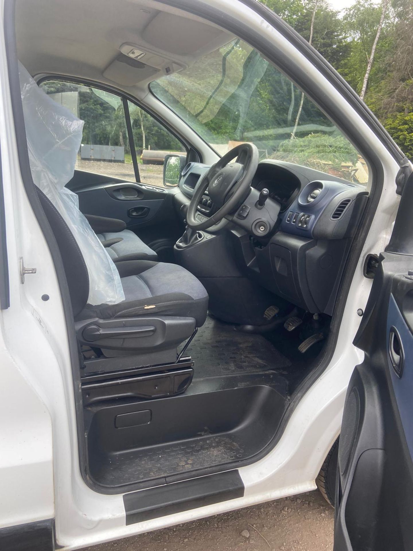 2016 VAUXHALL VIVARO 2900 BT PV CDTI ECO S/S WHITE PANEL VAN, 1.6 DIESEL ENGINE, 65K MILES *PLUS VAT - Image 9 of 11