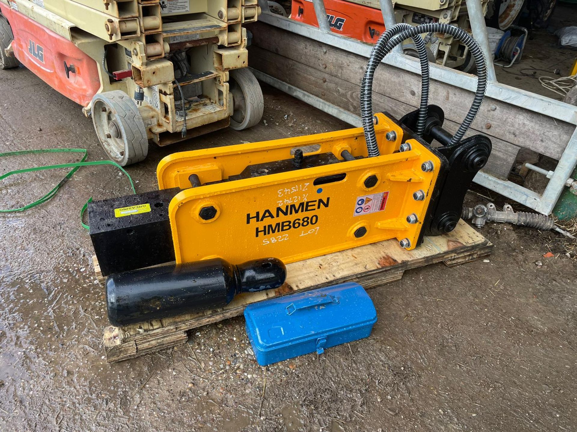 BRAND NEW, UNUSED HANMEN HMB680 BREAKER, SUITABLE FOR 5-8 TON EXCAVATOR, C/W PIPES, CHISEL, GAS KIT - Image 3 of 4