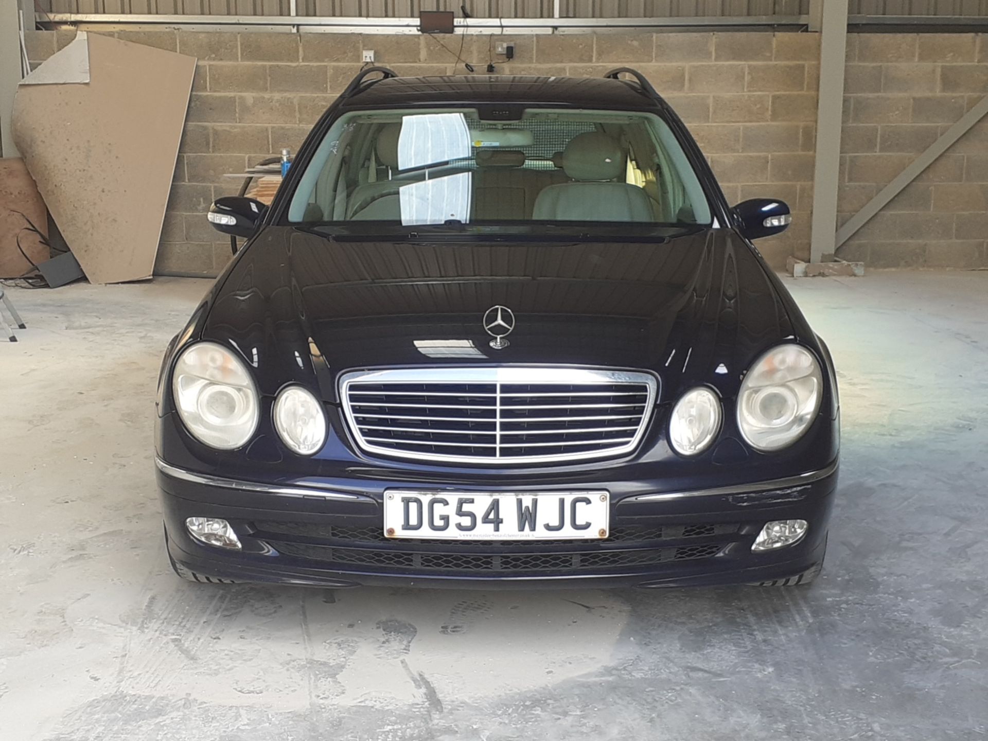 2004 MERCEDES E240 AVANTGARDE BLUE ESTATE, SHOWING 124,000 MILES, 2597CC PETROL ENGINE *NO VAT* - Image 2 of 10