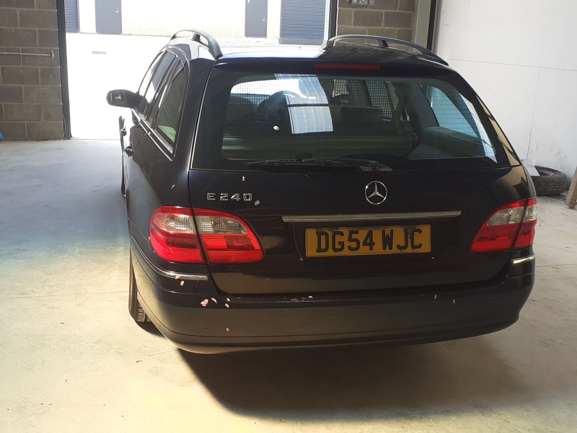 2004 MERCEDES E240 AVANTGARDE BLUE ESTATE, SHOWING 124,000 MILES, 2597CC PETROL ENGINE *NO VAT* - Image 6 of 10