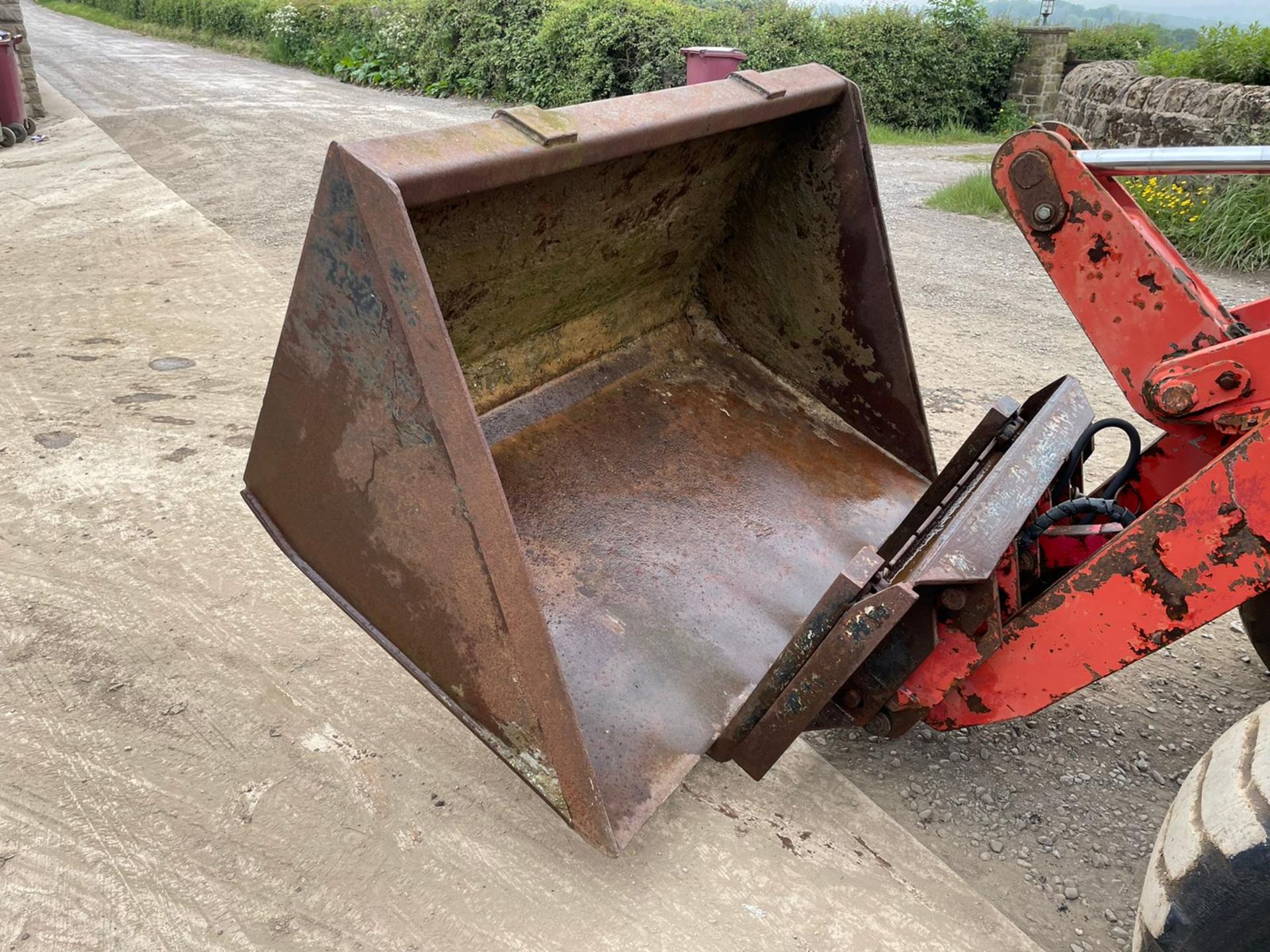 WEIDEMANN 2502 D/D ARTICULATED LOADING SHOVEL, RUNS DRIVES AND LIFTS, HYDRAULIC QUICK HITCH*PLUS VAT - Image 12 of 17