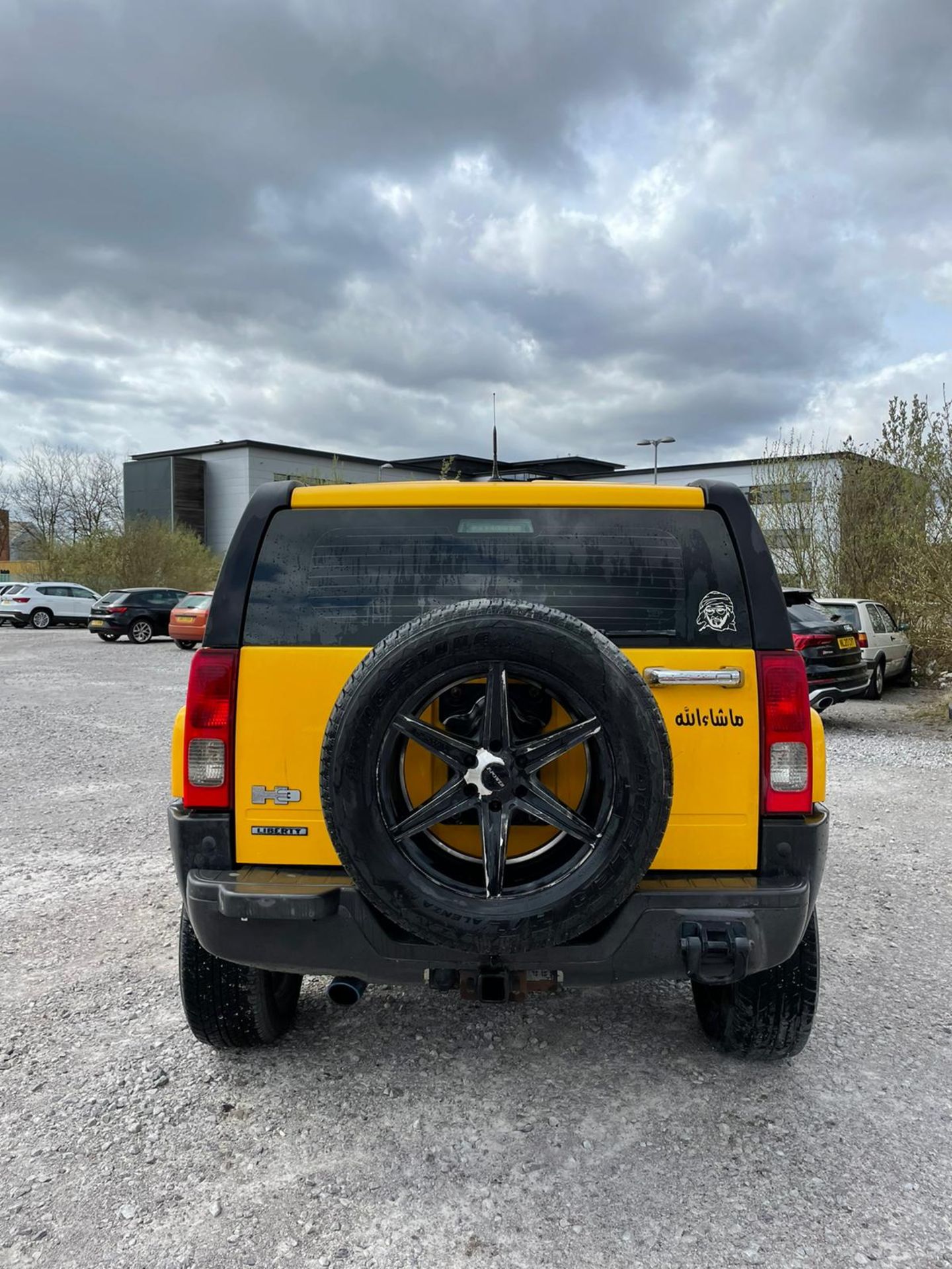 HUMMER H3 90,000 KM YELLOW WITH BLACK, UPGRADED WHEELS AND SUSPENSION, , YEAR 2006 - Image 4 of 10