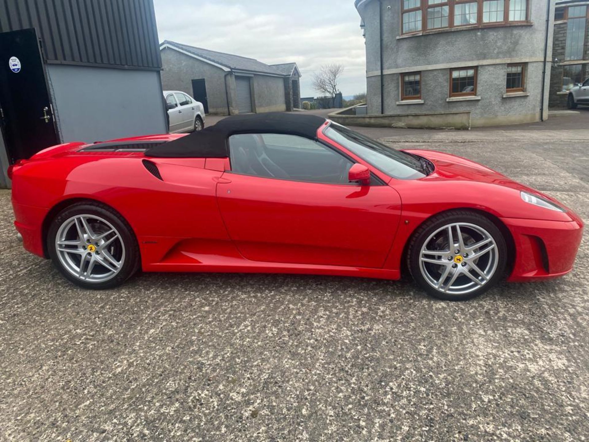 2006 FERRARI F430 SPIDER F1 CONVERTIBLE RED SPORTS CAR, SHOWING 3 FORMER KEEPERS *NO VAT* - Image 8 of 28