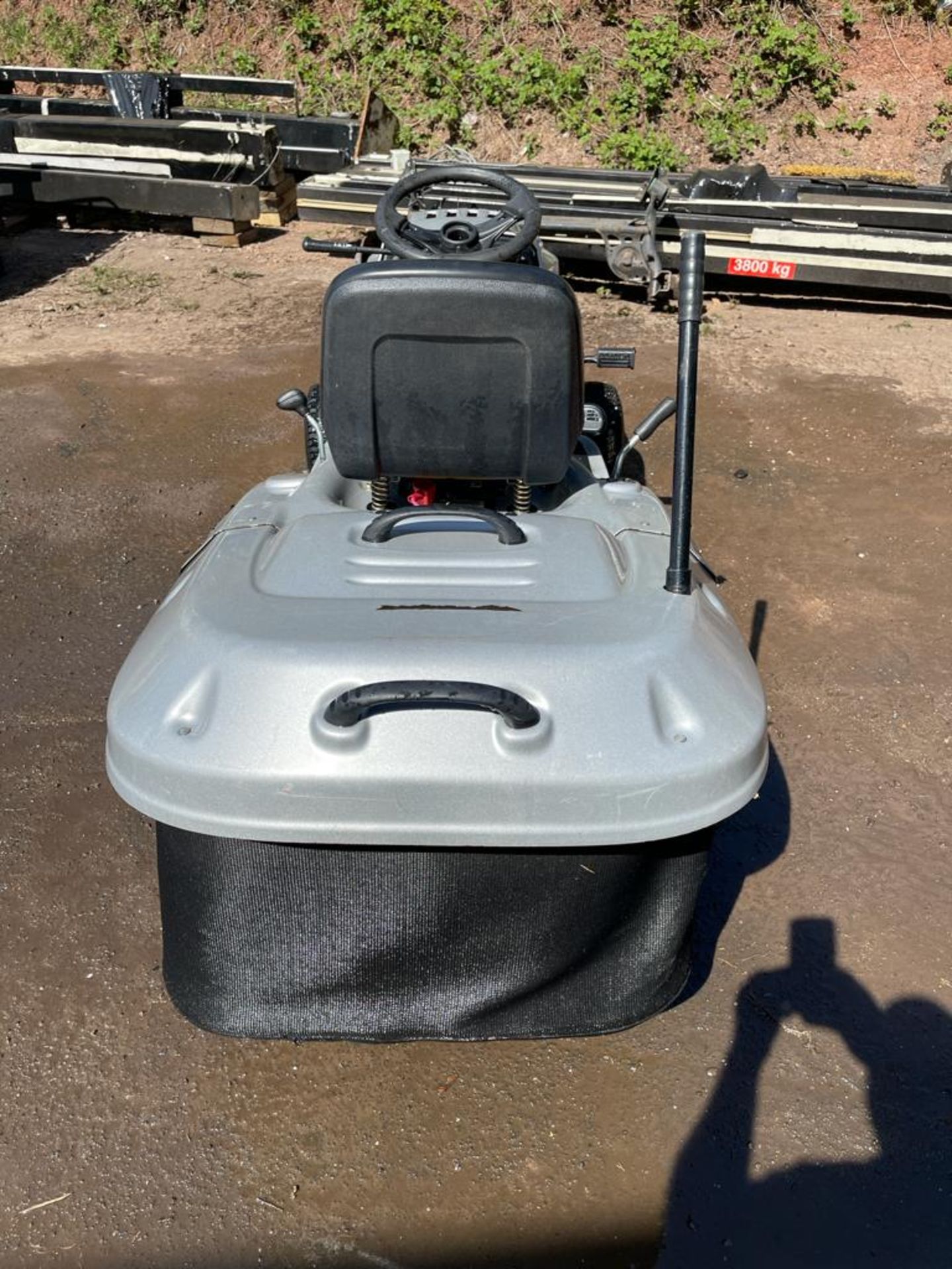 MAC ALLISTER P/X RIDE ON MOWER JE150/92A, STARTS DRIVES AND CUTS *NO VAT* - Image 4 of 12