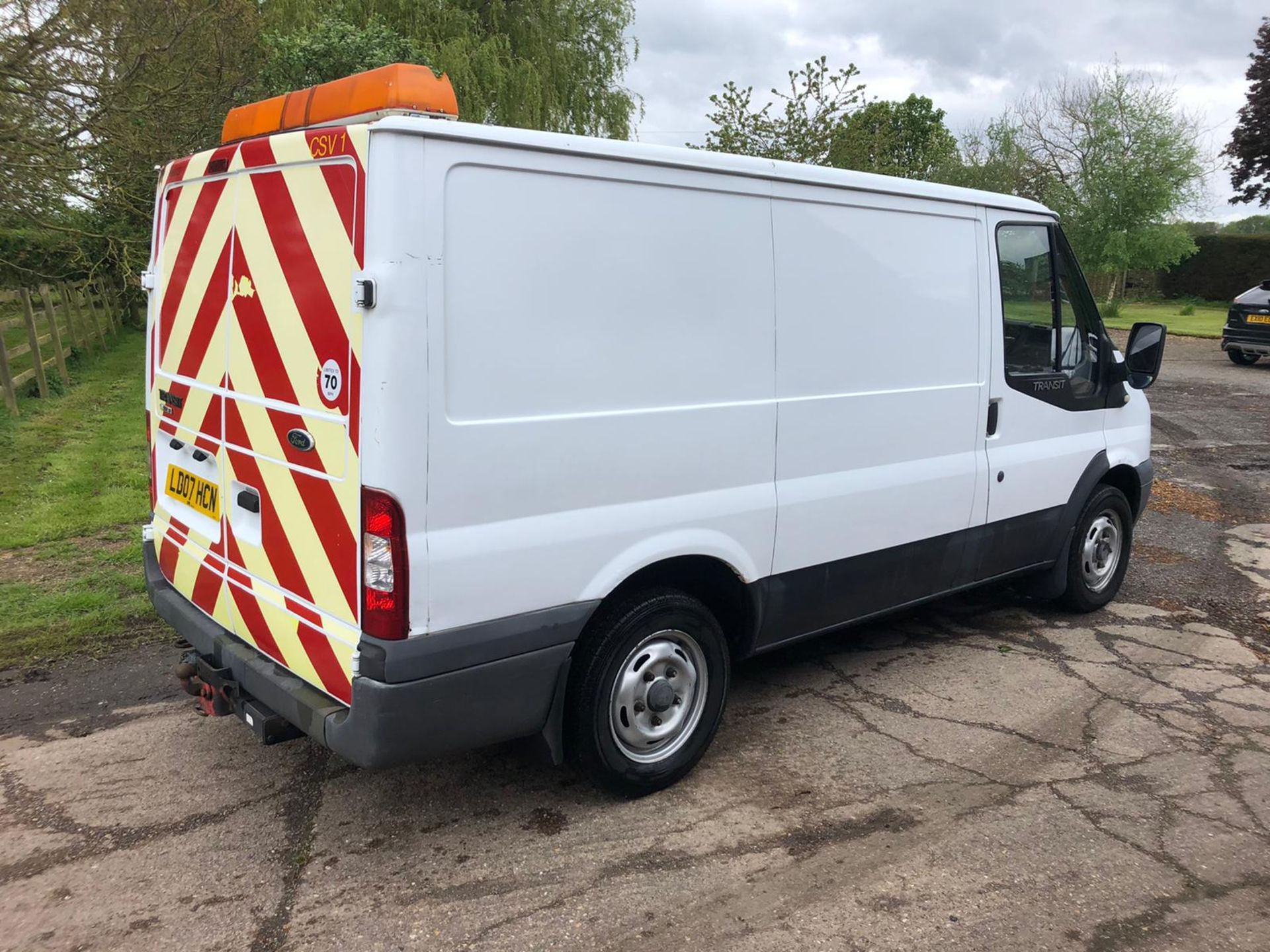 2007 FORD TRANSIT 85 T260S FWD WHITE PANEL VAN, 2.2 DIESEL ENGINE, SHOWING 124,976 MILES *PLUS VAT* - Image 5 of 13