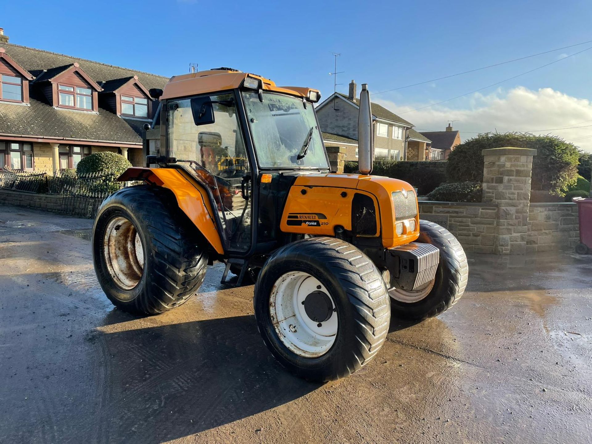 2004/5 RENAULT PALES 210 TRACTOR, RUNS AND DRIVES, 2090 HOURS *PLUS VAT* - Image 6 of 15