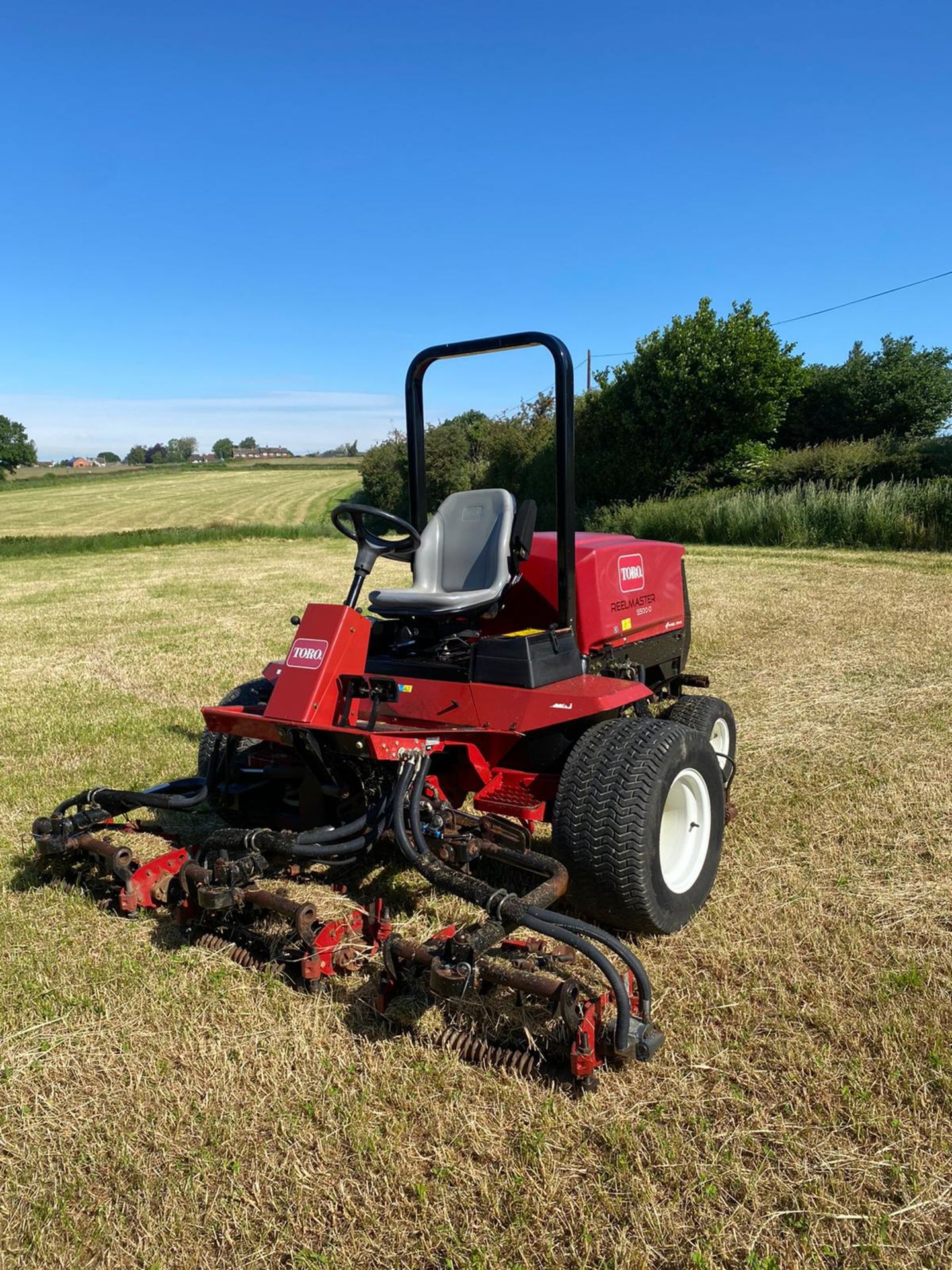 TORO REELMASTER 6500D RIDE ON LAWN MOWER, RUNS DRIVES AND CUTS, POWER STEERING *NO VAT* - Image 4 of 8