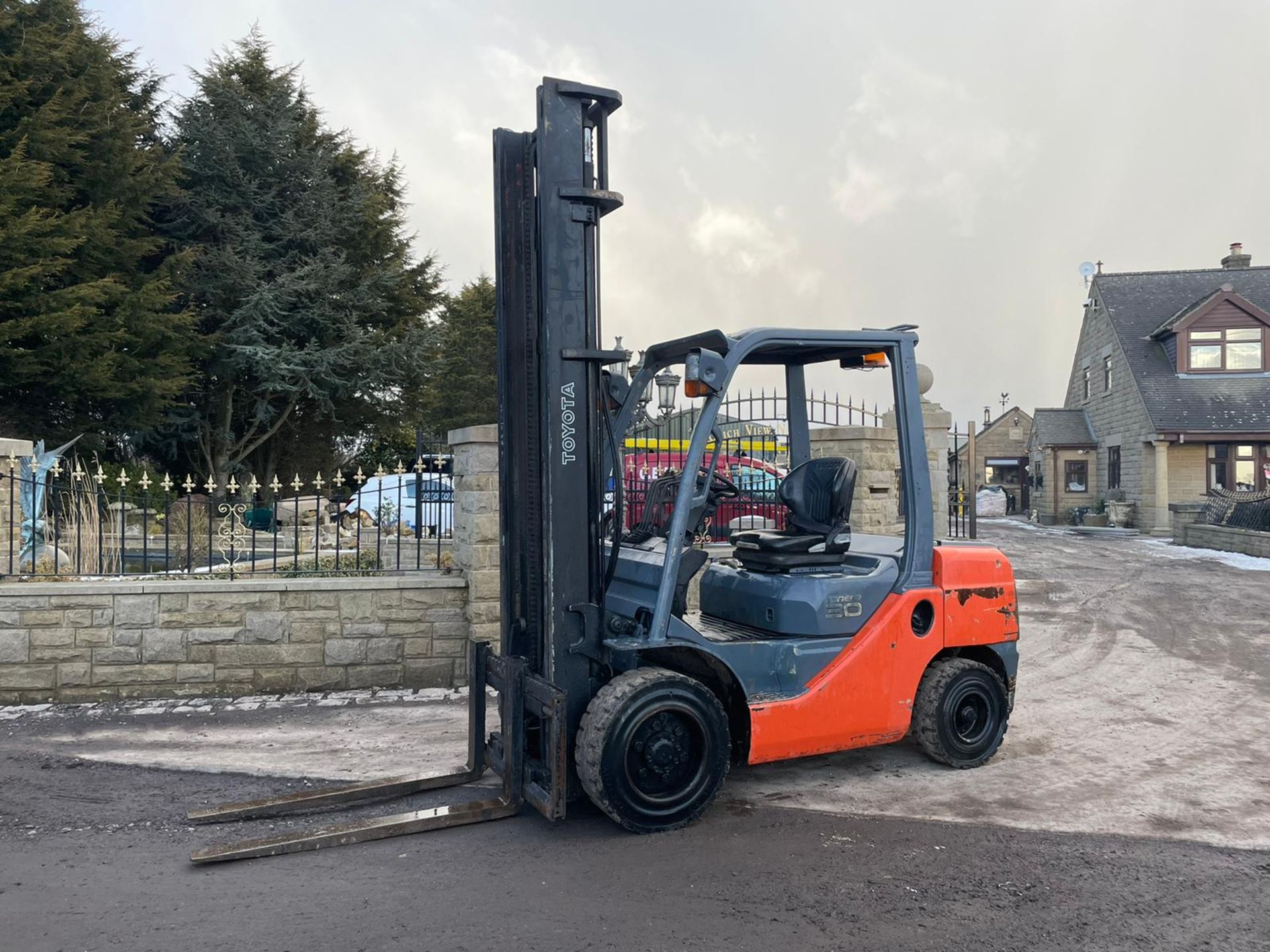 2013 TOYOTA TORENO 30 FORKLIFT, 3 TON LIFT, RUNS DRIVES AND LIFTS, HIGH MAST *PLUS VAT* - Image 3 of 8