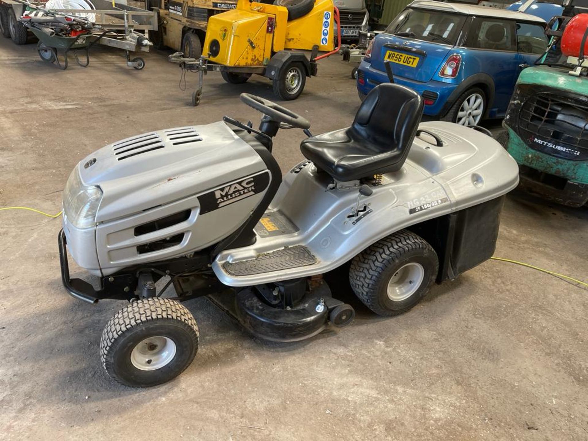 MAC ALLISTER P/X RIDE ON MOWER JE150/92A, STARTS DRIVES AND CUTS *NO VAT*