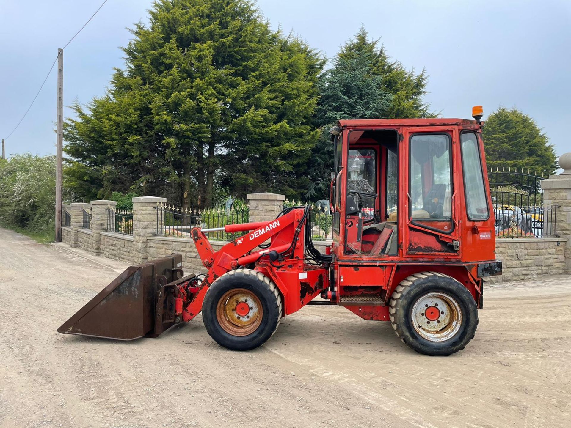 WEIDEMANN 2502 D/D ARTICULATED LOADING SHOVEL, RUNS DRIVES AND LIFTS, HYDRAULIC QUICK HITCH*PLUS VAT