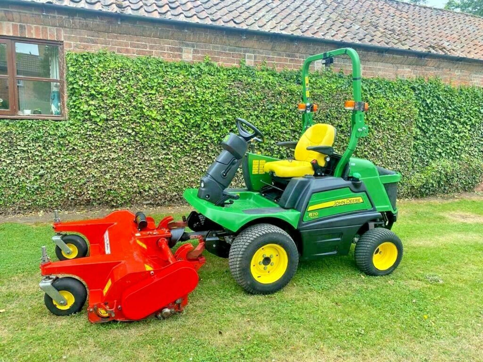 JOHN DEERE 1570 UPFRONT FLAIL MOWER, YEAR 2015, 4 WHEEL DRIVE *PLUS VAT*