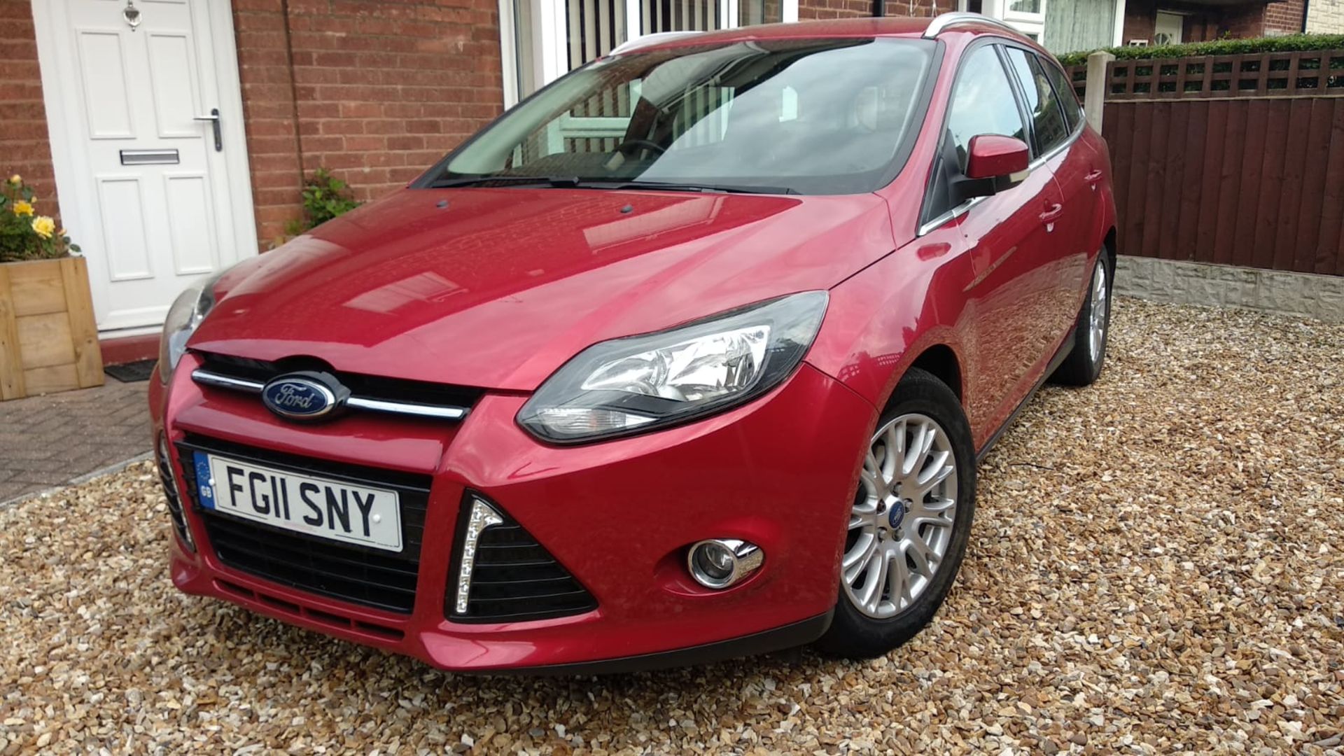 2011 FORD FOCUS TITANIUM TDCI RED ESTATE, 1560cc DIESEL ENGINE, SERVICE HISTORY *NO VAT* - Image 3 of 12