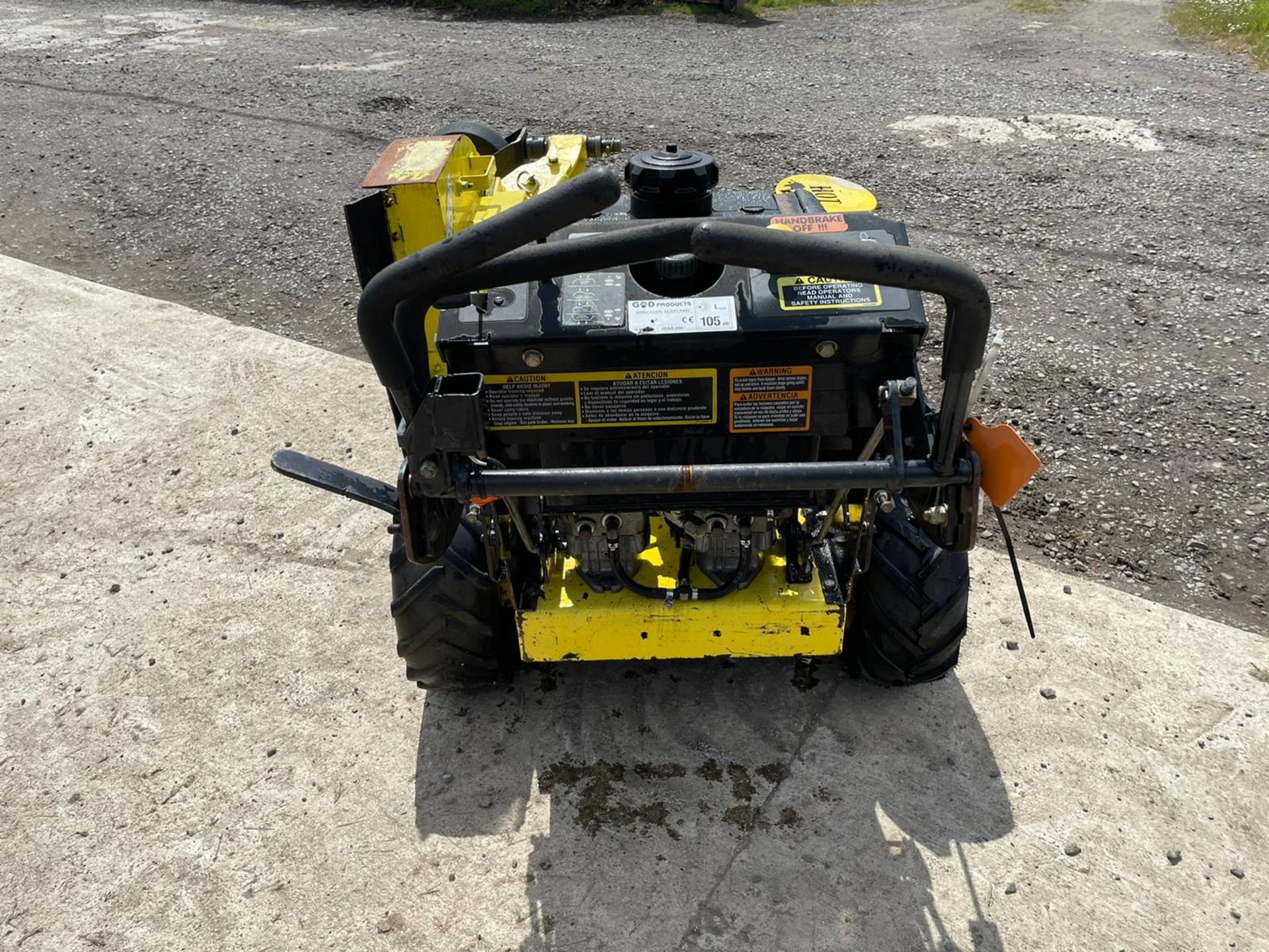 GREAT DANE WALK BEHIND MOWER, RUNS DRIVES AND CUTS, 3 BLADE DECK, SELF PROPELLED *PLUS VAT* - Image 3 of 8