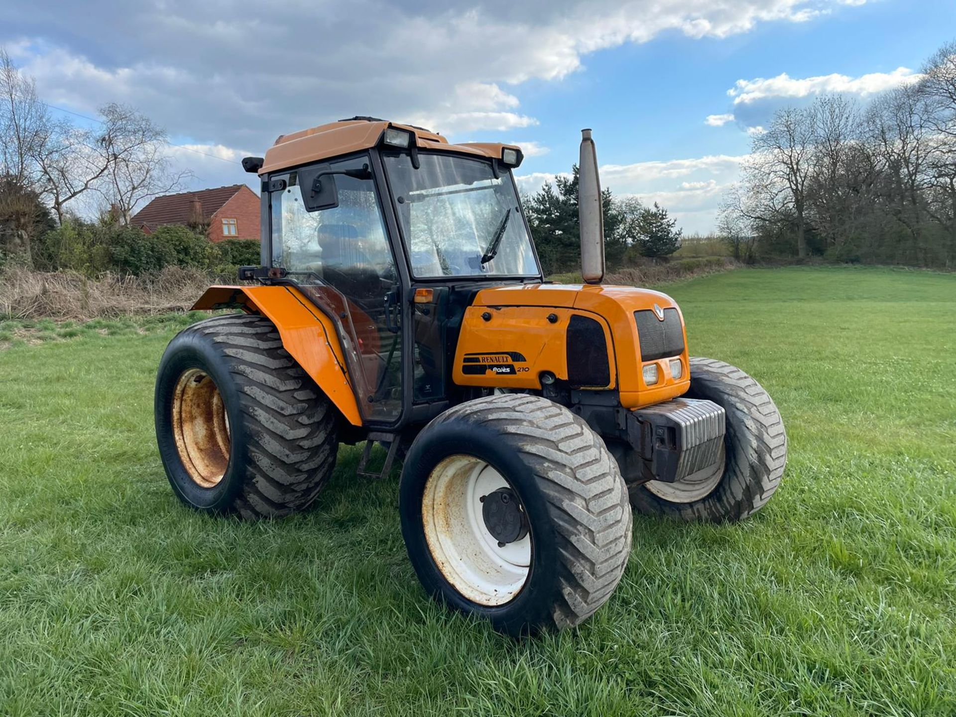 2004/5 RENAULT PALES 210 TRACTOR, RUNS AND DRIVES, 2090 HOURS *PLUS VAT* - Image 5 of 15