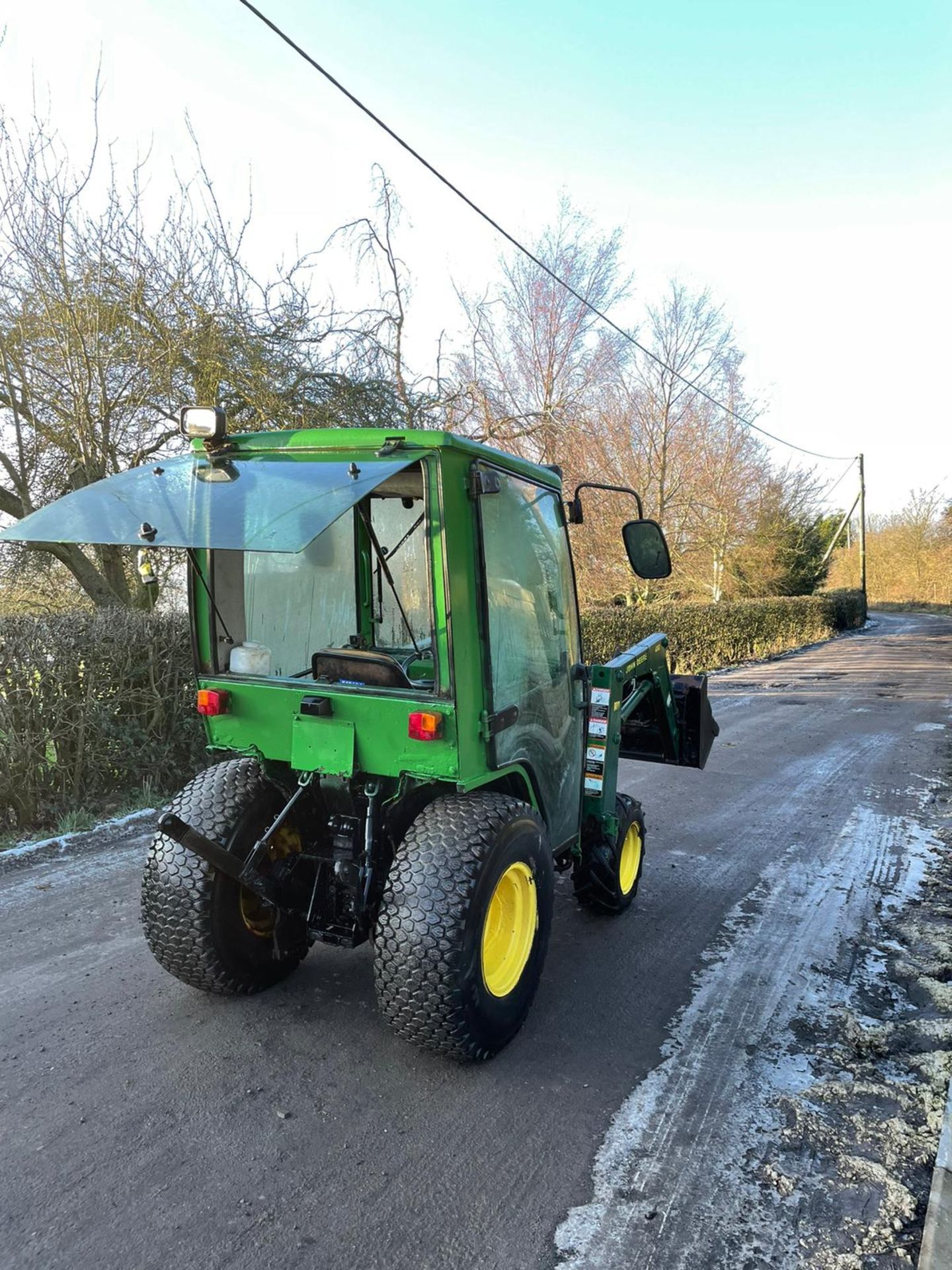 JOHN DEERE 4100 LOADER TRACTOR, 4 WHEEL DRIVE, RUNS, WORKS AND LIFTS *PLUS VAT* - Image 2 of 6