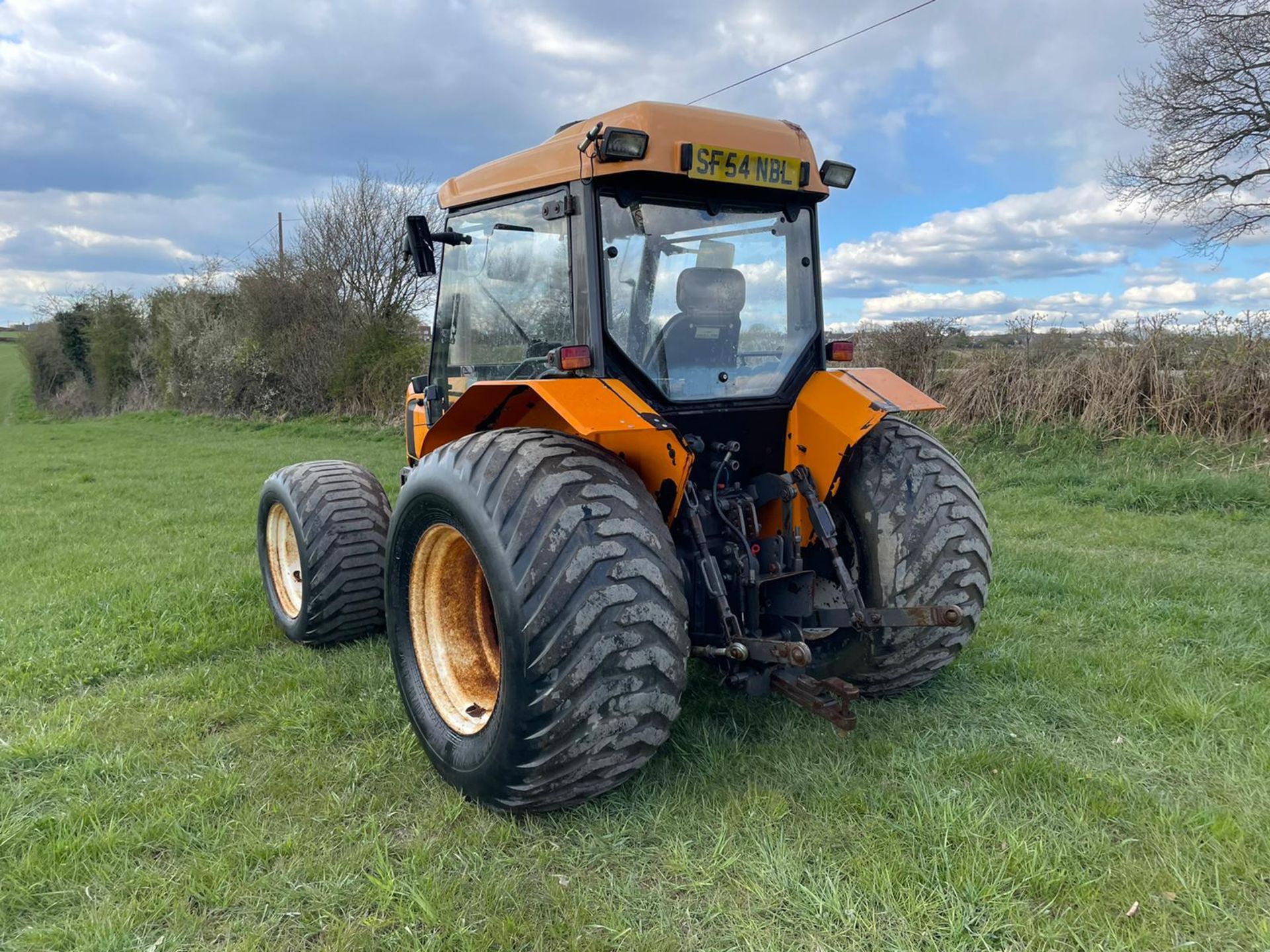 2004/5 RENAULT PALES 210 TRACTOR, RUNS AND DRIVES, 2090 HOURS *PLUS VAT* - Image 3 of 15