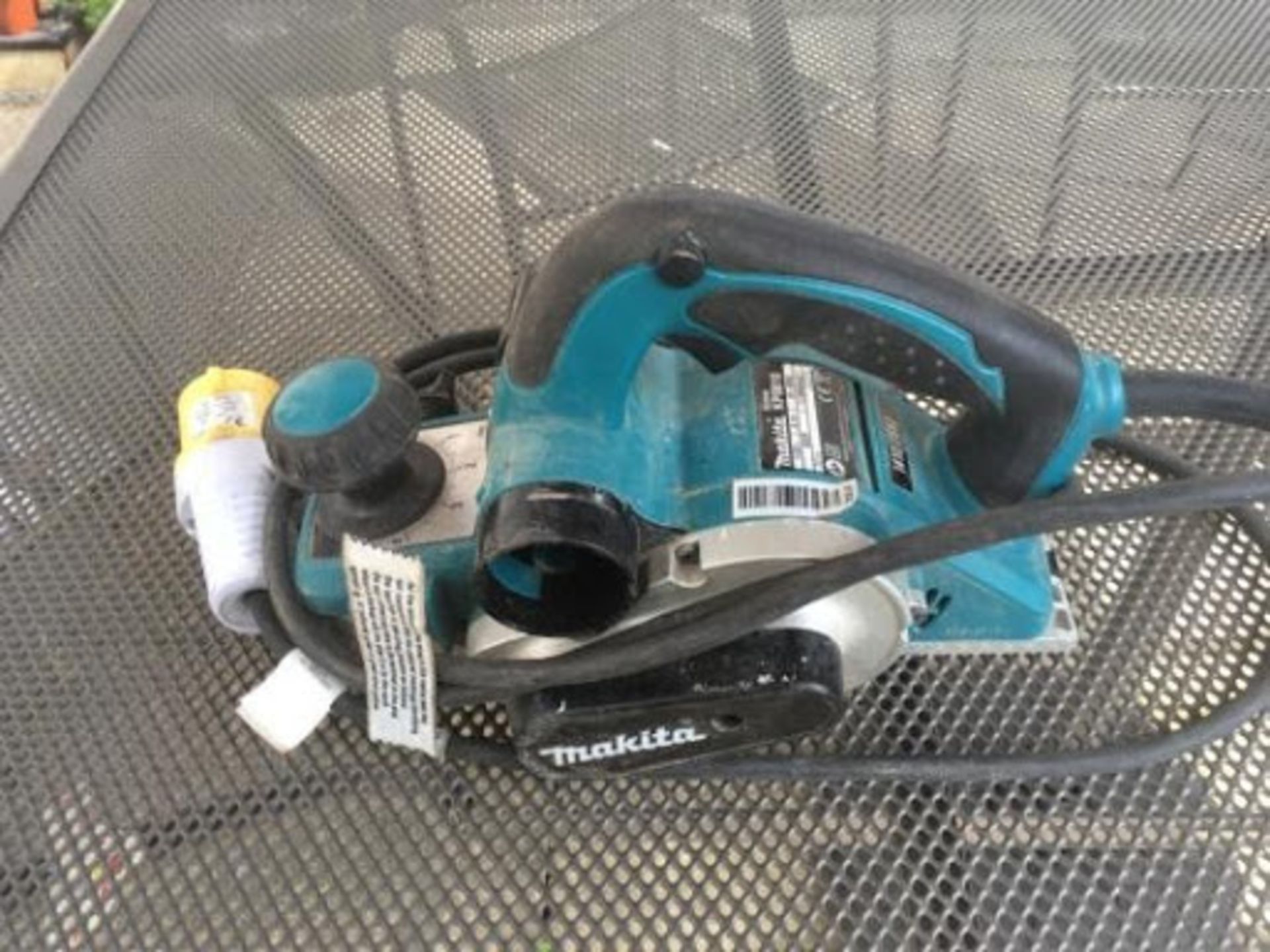 1 x MAKITA KP0810 110v POWER PLANER IN BOX WITH SPARE BLADES *NO VAT*