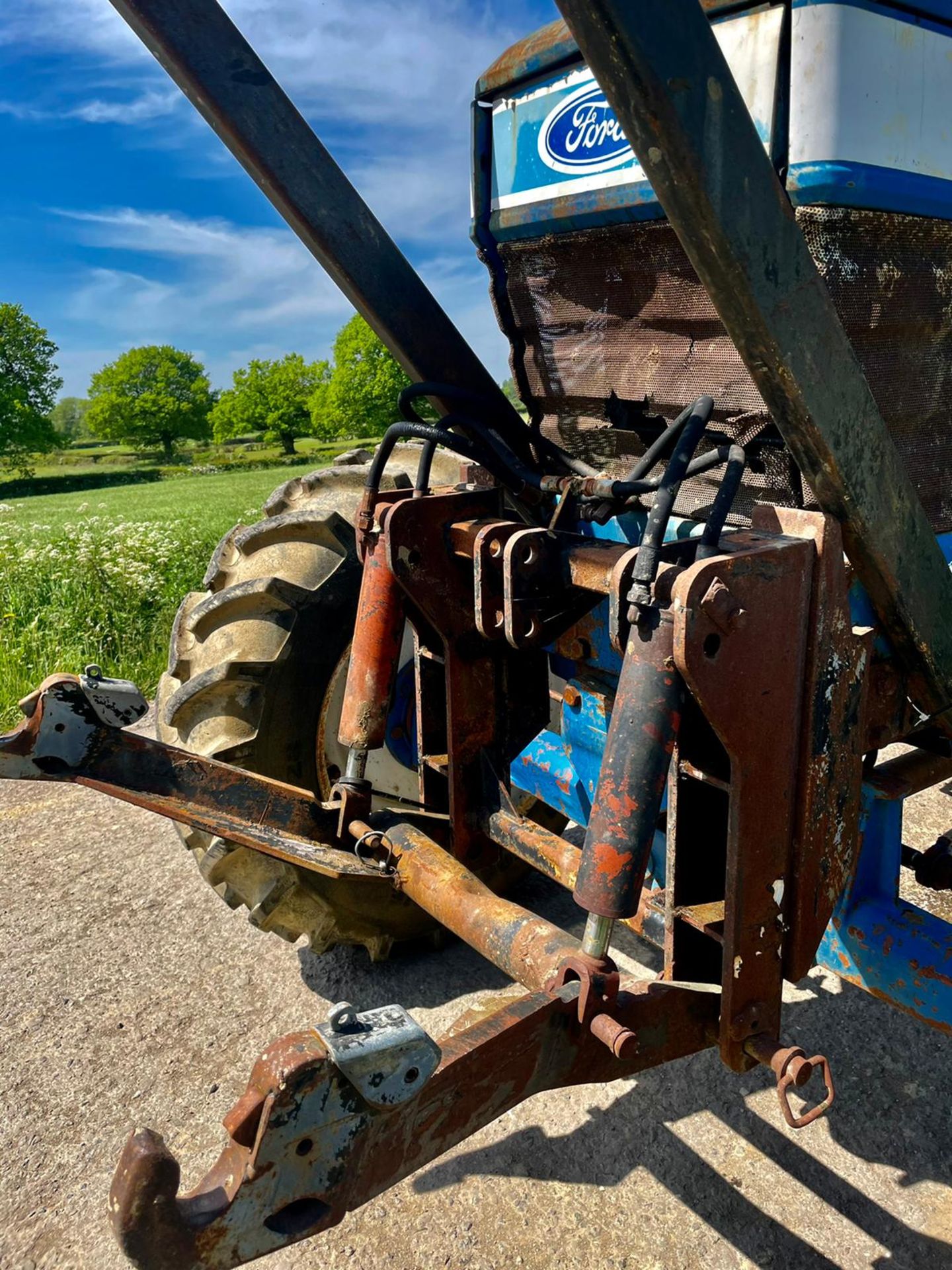 FORD 7710 FORESTRY TRACTOR WITH WINCH, RUNS AND WORKS, ALL GEARS WORK, GOOD TYRES *PLUS VAT* - Image 5 of 6