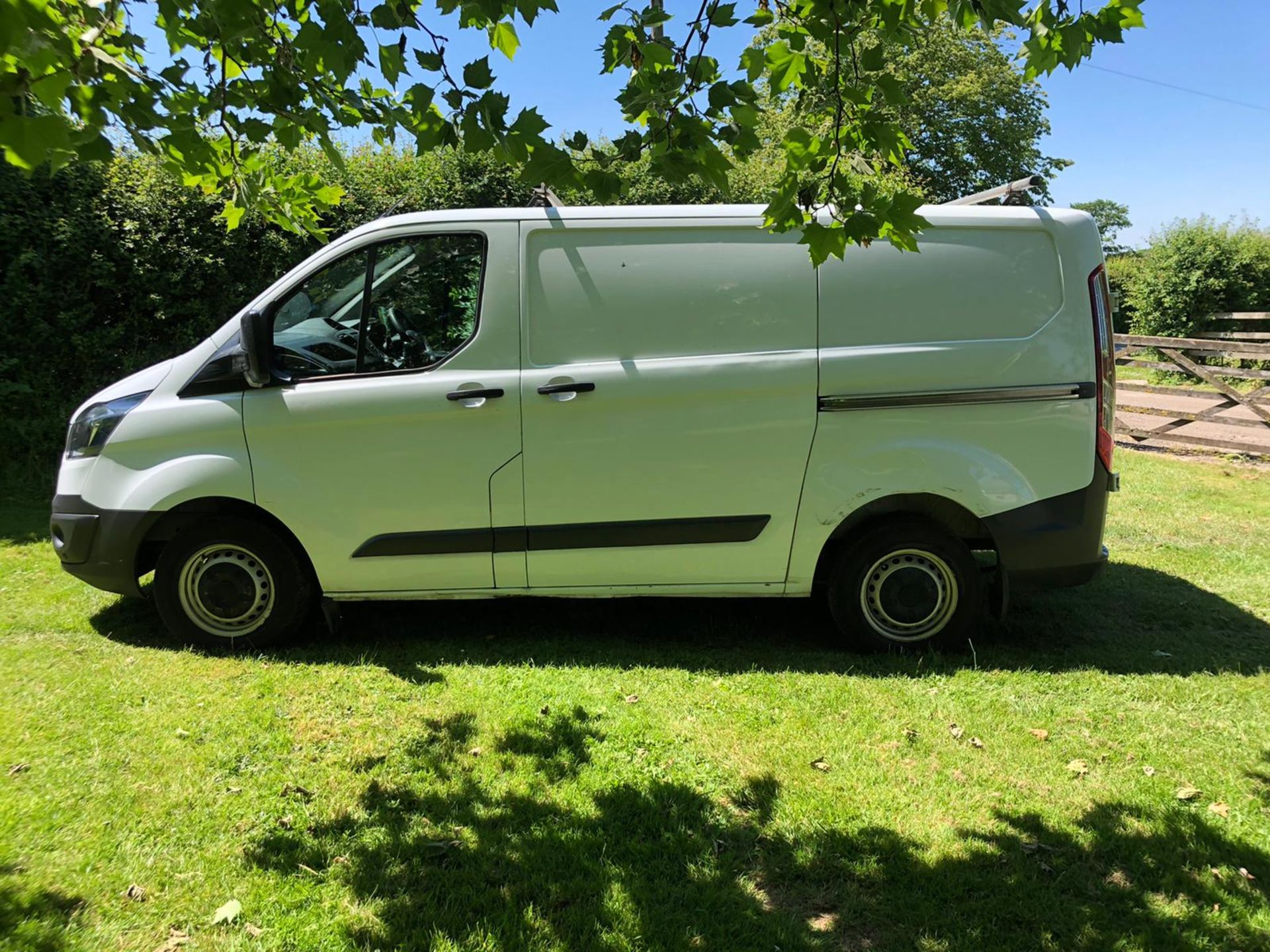 2015 FORD TRANSIT CUSTOM 270 ECO-TECH WHITE PANEL VAN, 2.2 DIESEL, SHOWING 149,544 MILES *PLUS VAT*