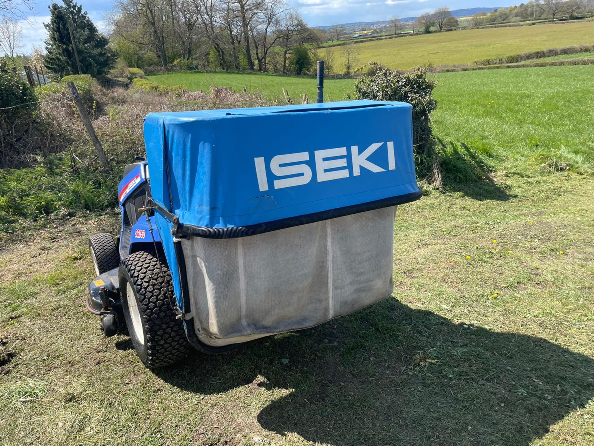 Iseki SG153 Ride On Mower, Runs Drives And Cuts, Hydrostatic, Showing A Low 990 Hours *PLUS VAT* - Image 6 of 6