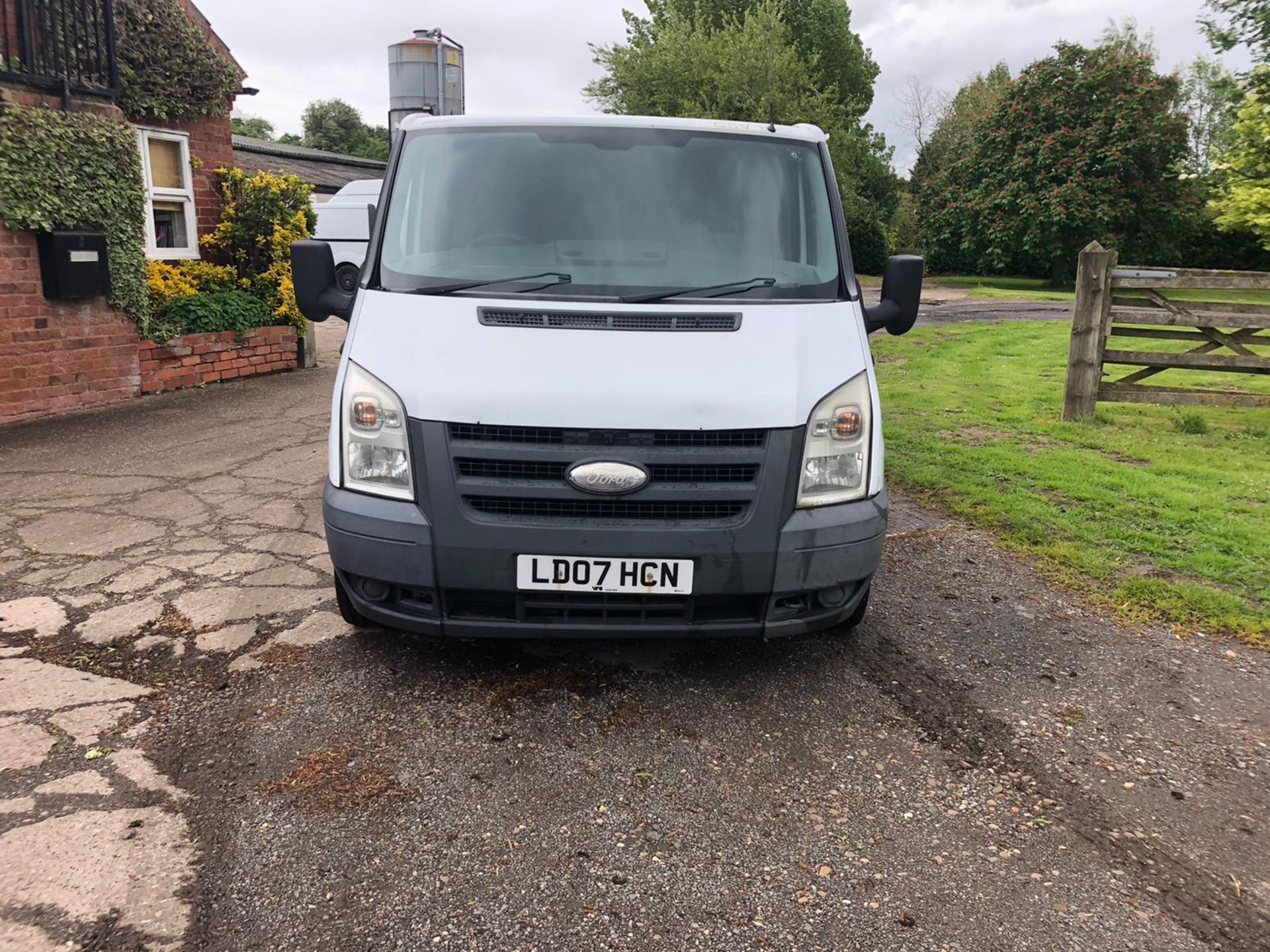 2007 FORD TRANSIT 85 T260S FWD WHITE PANEL VAN, 2.2 DIESEL ENGINE, SHOWING 124,976 MILES *PLUS VAT* - Image 3 of 13