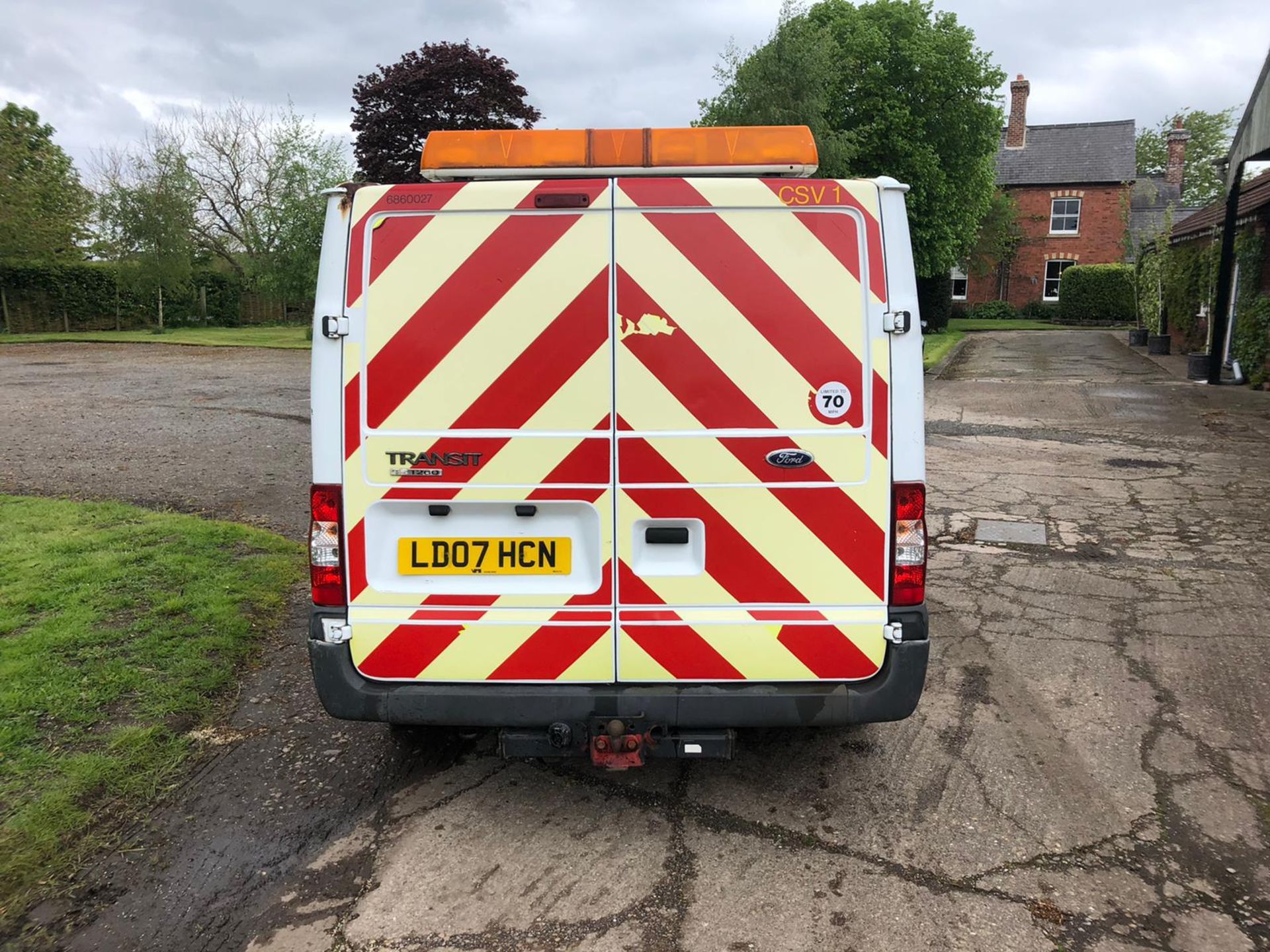 2007 FORD TRANSIT 85 T260S FWD WHITE PANEL VAN, 2.2 DIESEL ENGINE, SHOWING 124,976 MILES *PLUS VAT* - Image 6 of 13