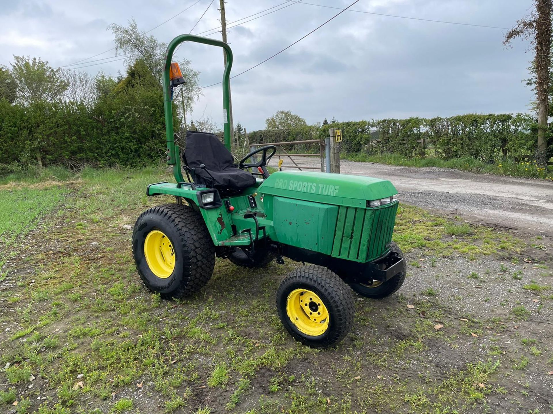 JOHN DEERE 755 COMPACT TRACTOR, SHOWING 3138 HOURS, PTO WORKS, RUNS AND DRIVES *PLUS VAT* - Image 2 of 8