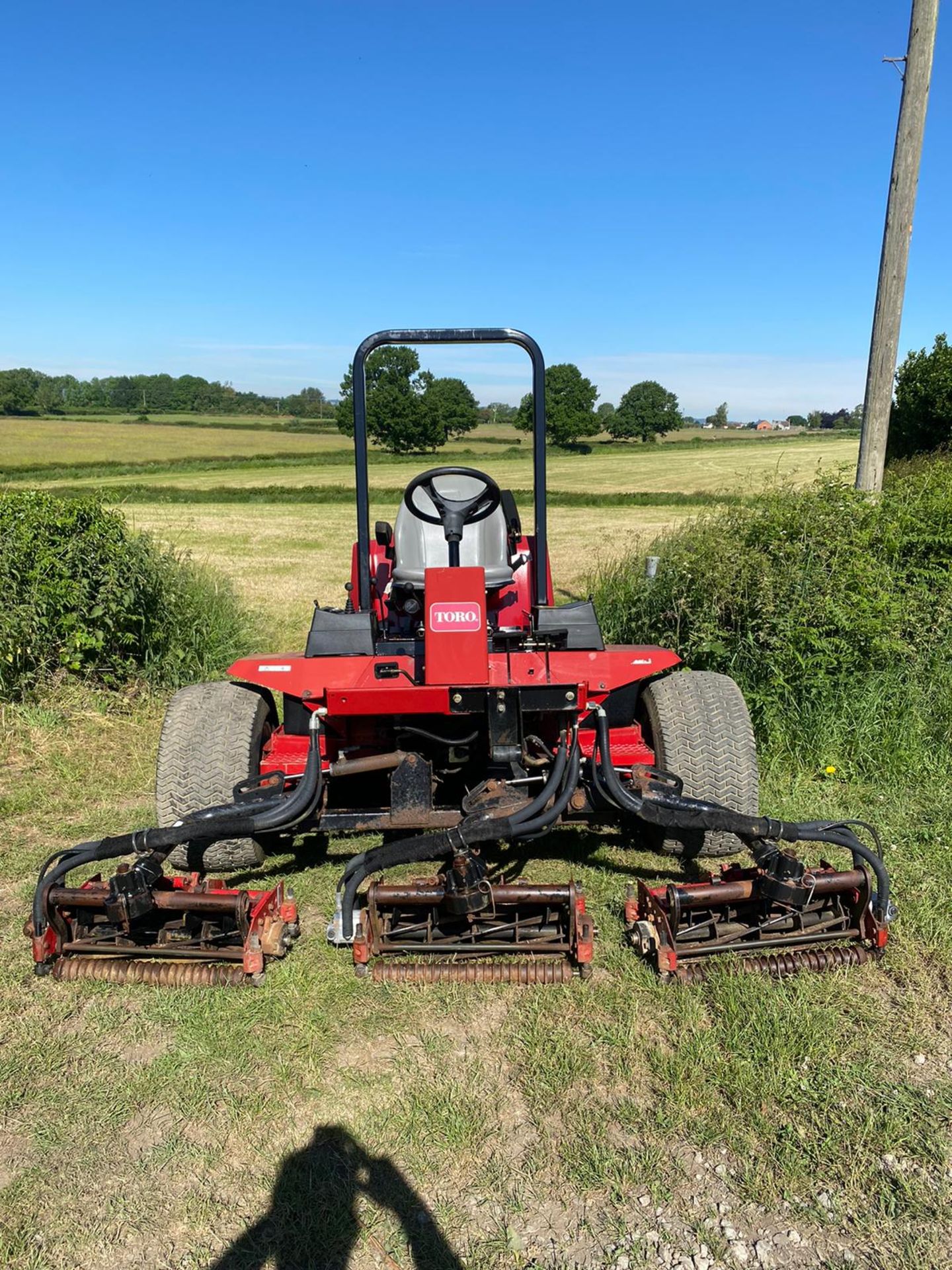 TORO REELMASTER 6500D RIDE ON LAWN MOWER, RUNS DRIVES AND CUTS, POWER STEERING *NO VAT* - Image 3 of 8