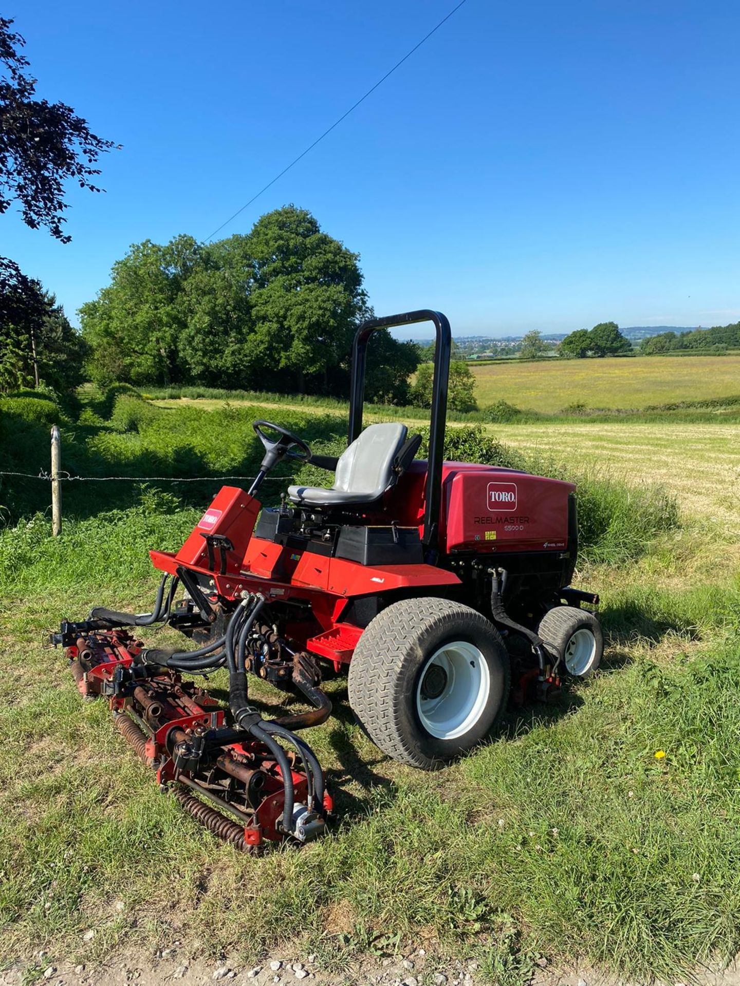 TORO REELMASTER 6500D RIDE ON LAWN MOWER, RUNS DRIVES AND CUTS, POWER STEERING *NO VAT* - Image 5 of 8