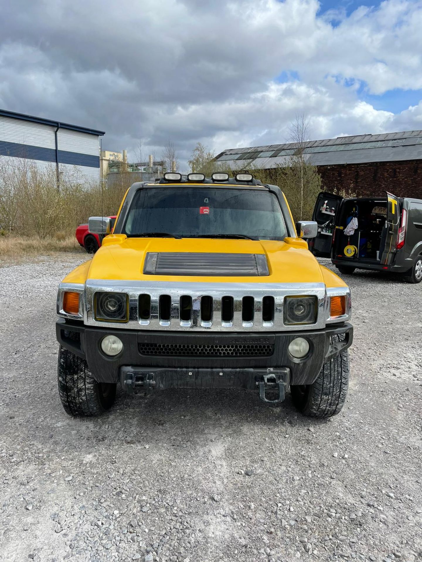 HUMMER H3 90,000 KM YELLOW WITH BLACK, UPGRADED WHEELS AND SUSPENSION, , YEAR 2006 - Image 2 of 10