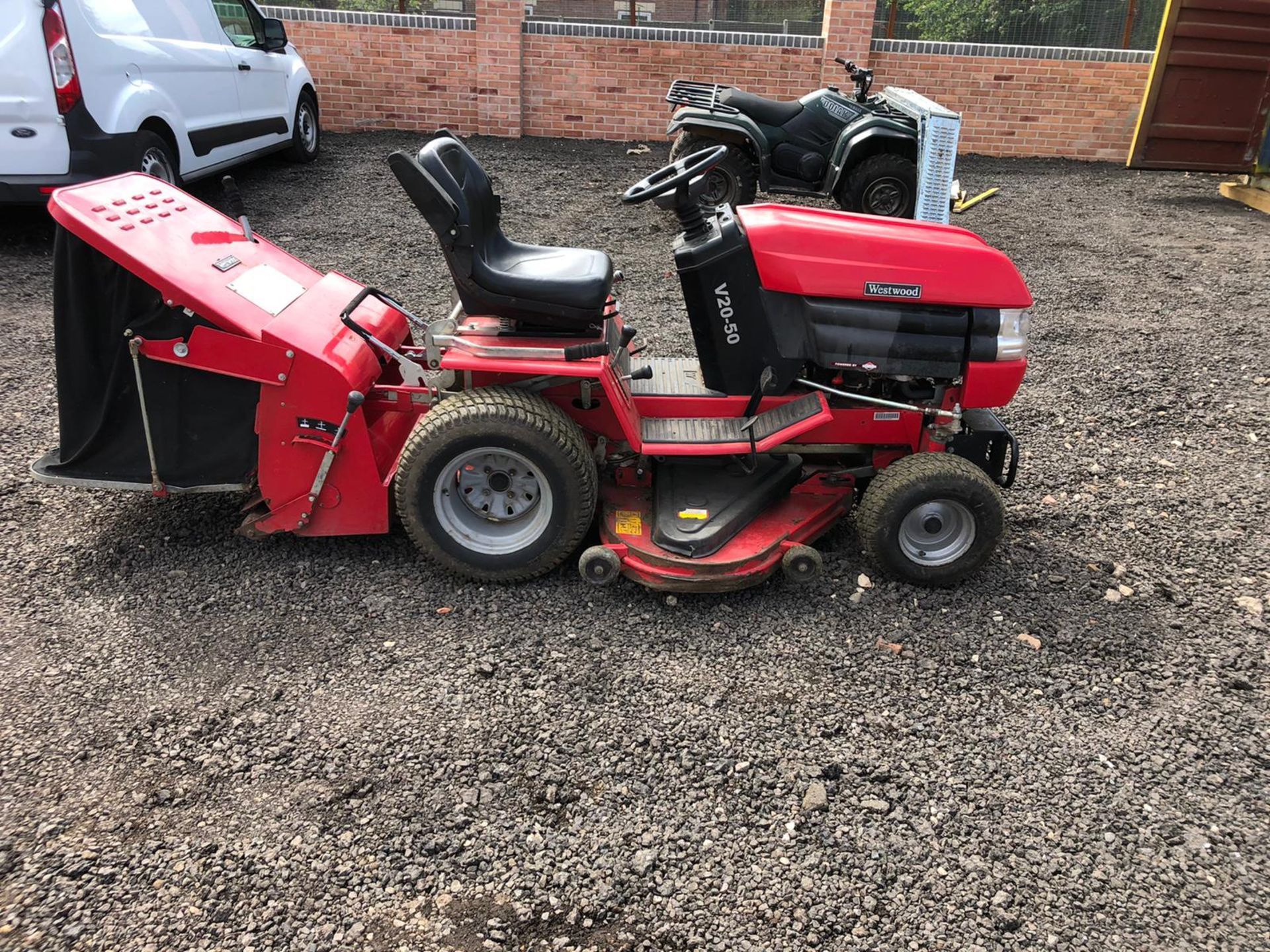 WESTWOOD V20-50 RIDE ON MOWER, STARTS DRIVES AND CUTS, SELLING DUE TO DOWNSIZING *NO VAT*
