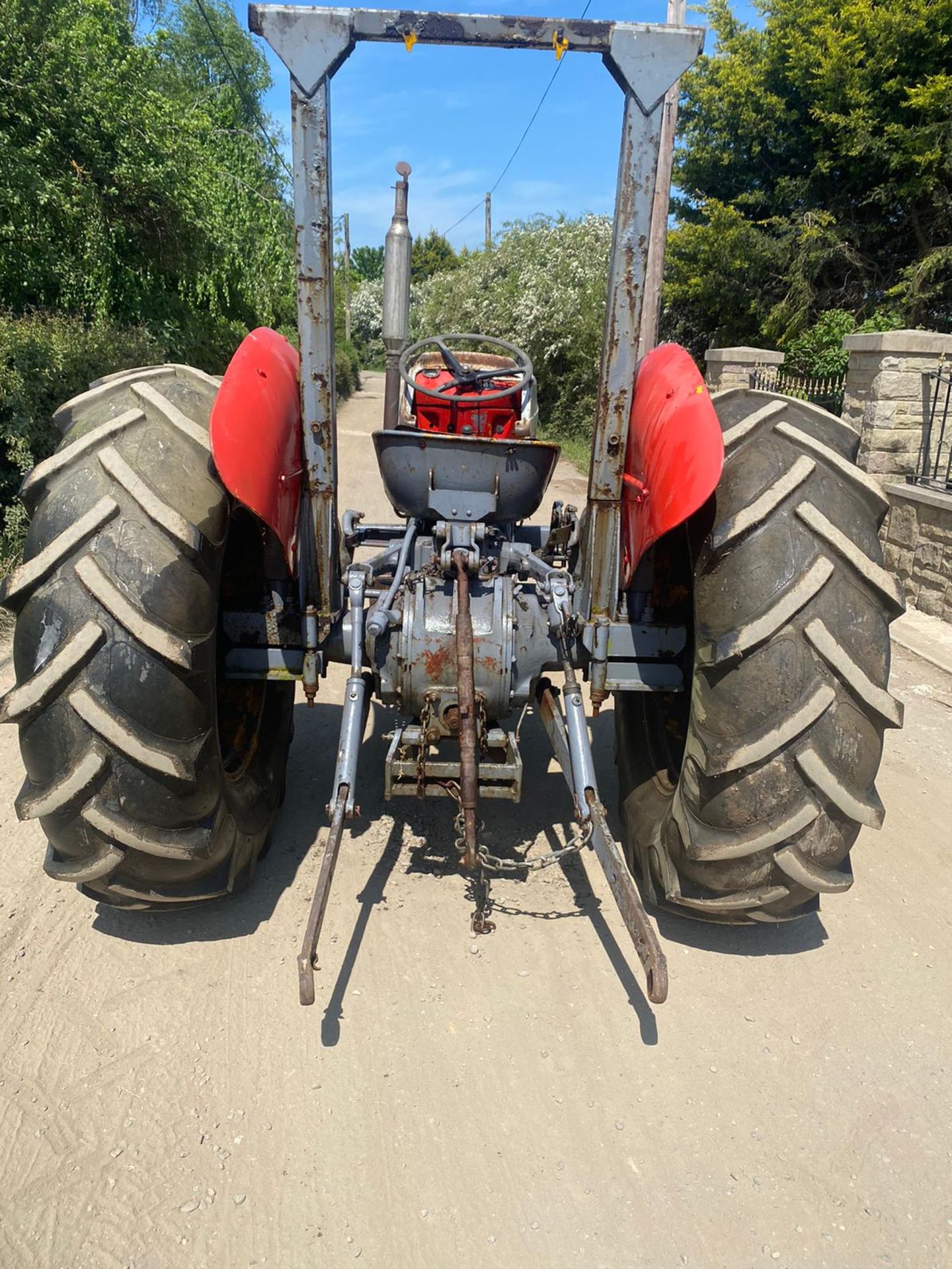 MASSEY FERGUSON TRACTOR, BELIEVED TO BE A 165 MODEL, RUNS AND WORKS *PLUS VAT* - Image 5 of 5