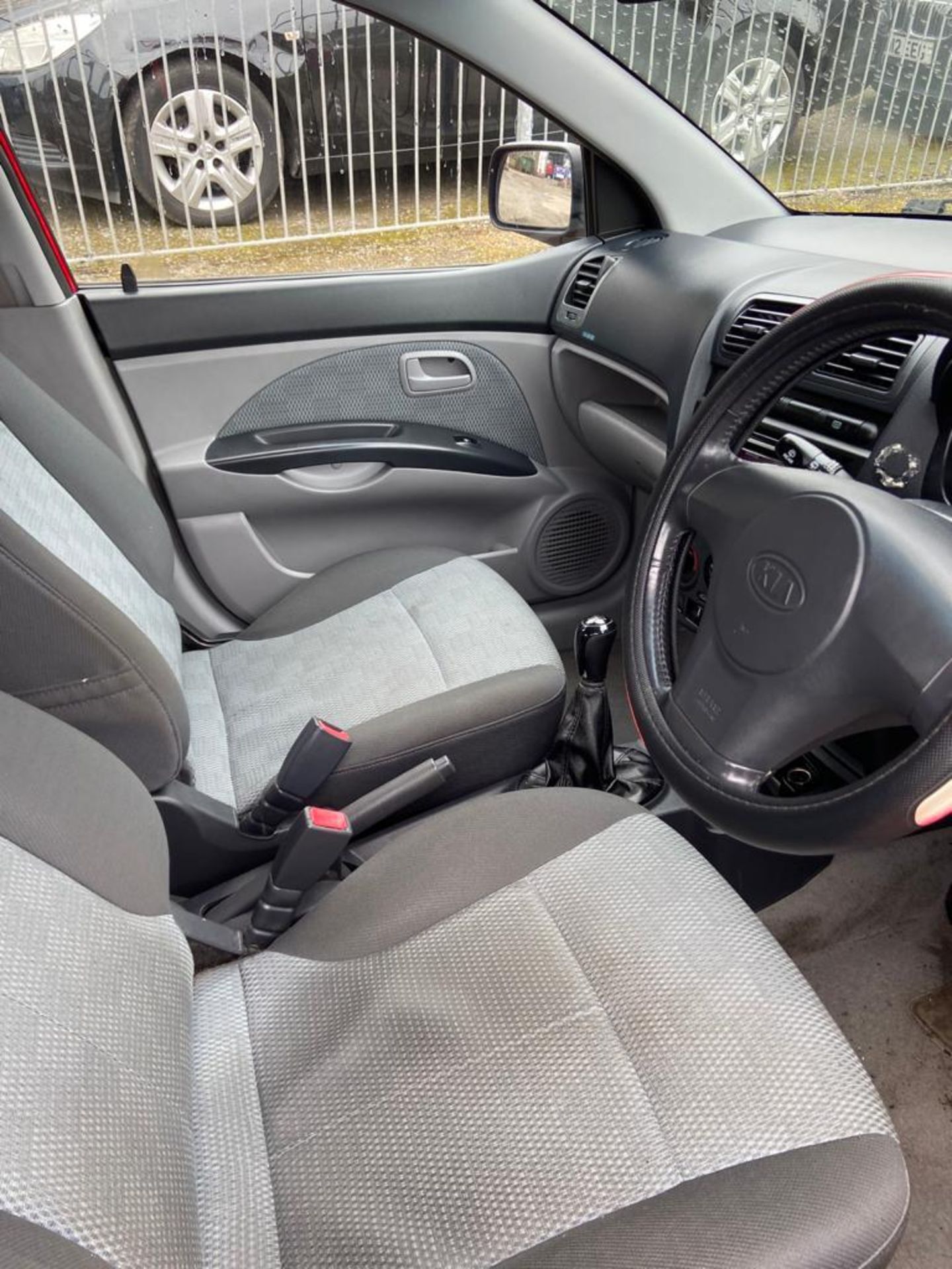 2006/06 REG KIA PICANTO LX 1.1L PETROL RED 5 DOOR HATCHBACK, SHOWING 4 FORMER KEEPERS *NO VAT* - Image 10 of 13