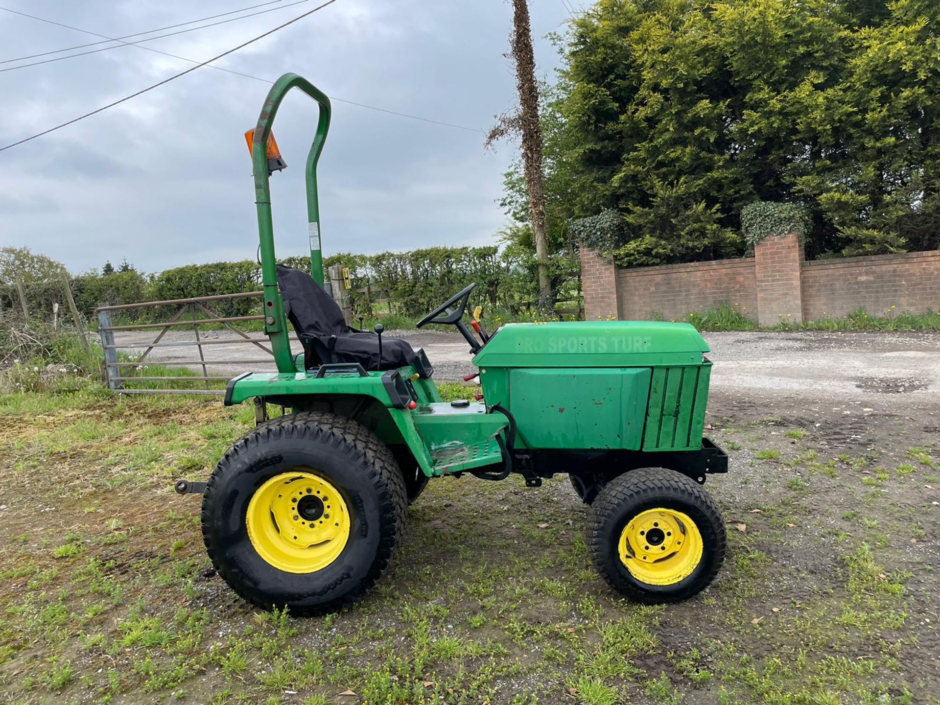 JOHN DEERE 755 COMPACT TRACTOR, SHOWING 3138 HOURS, PTO WORKS, RUNS AND DRIVES *PLUS VAT*