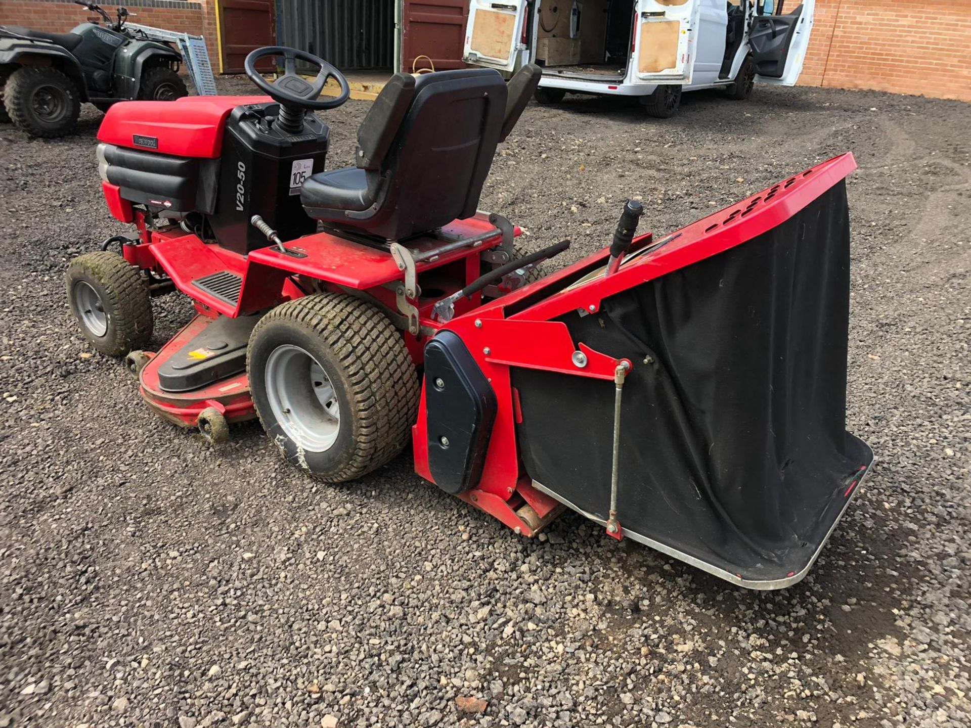 WESTWOOD V20-50 RIDE ON MOWER, STARTS DRIVES AND CUTS, SELLING DUE TO DOWNSIZING *NO VAT* - Image 5 of 6
