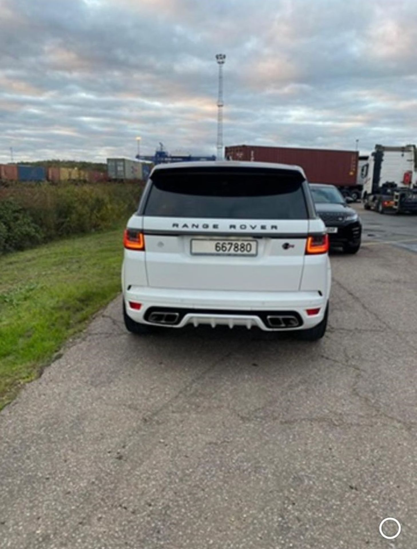 2019 RANGE ROVER SVR - 20,000 KM WITH A NOVA *PLUS VAT* - Image 4 of 6